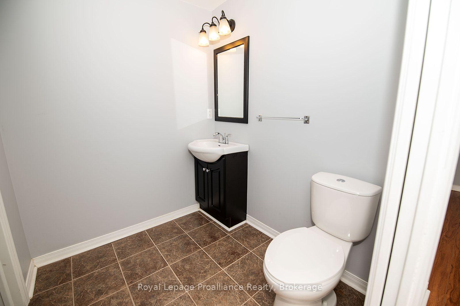 Photo 33 of 31 Hawthorn Street, Belleville, Belleville Ward — HOMEH