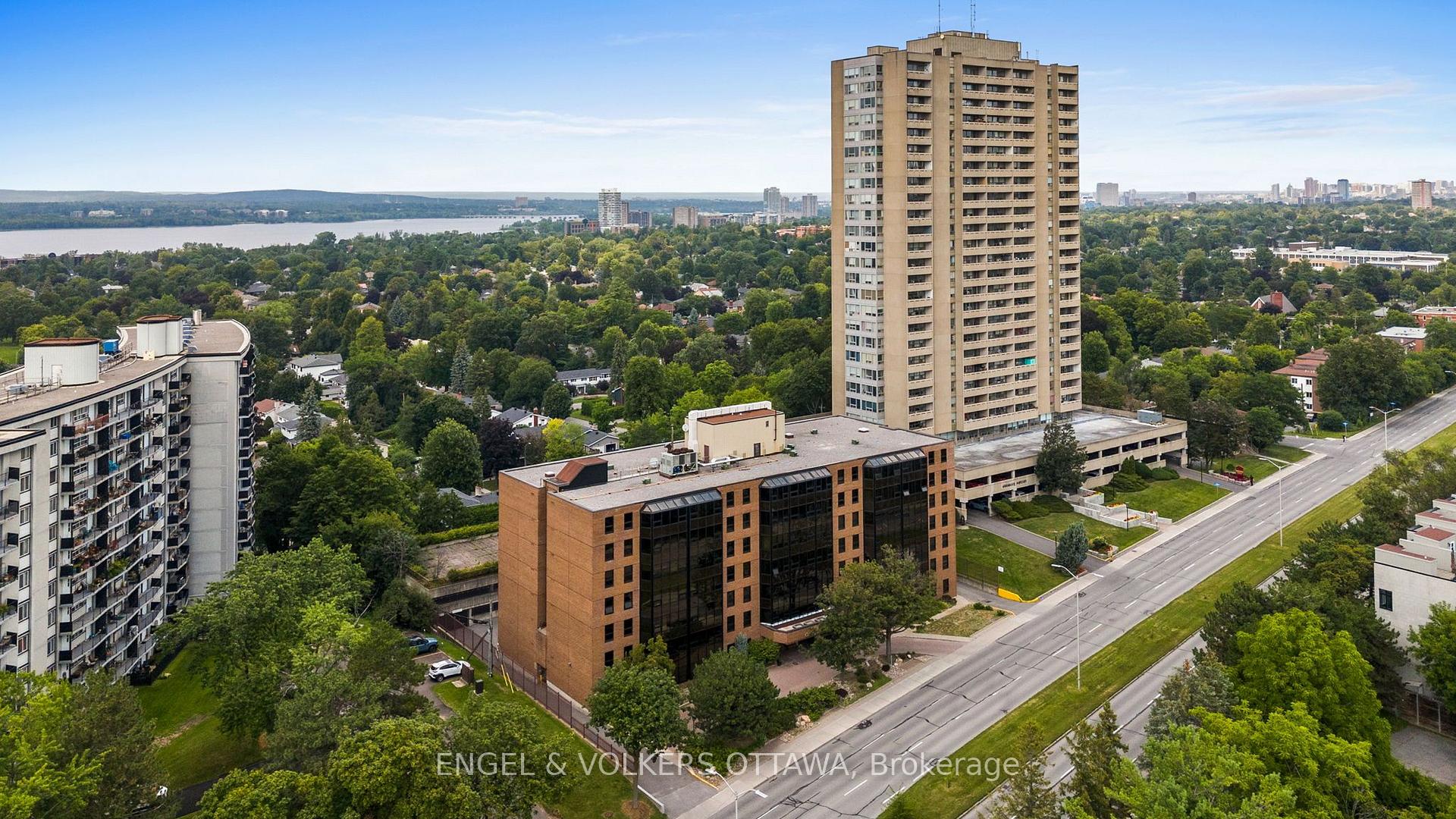 Front of Unit 104, 2019 Carling Avenue
