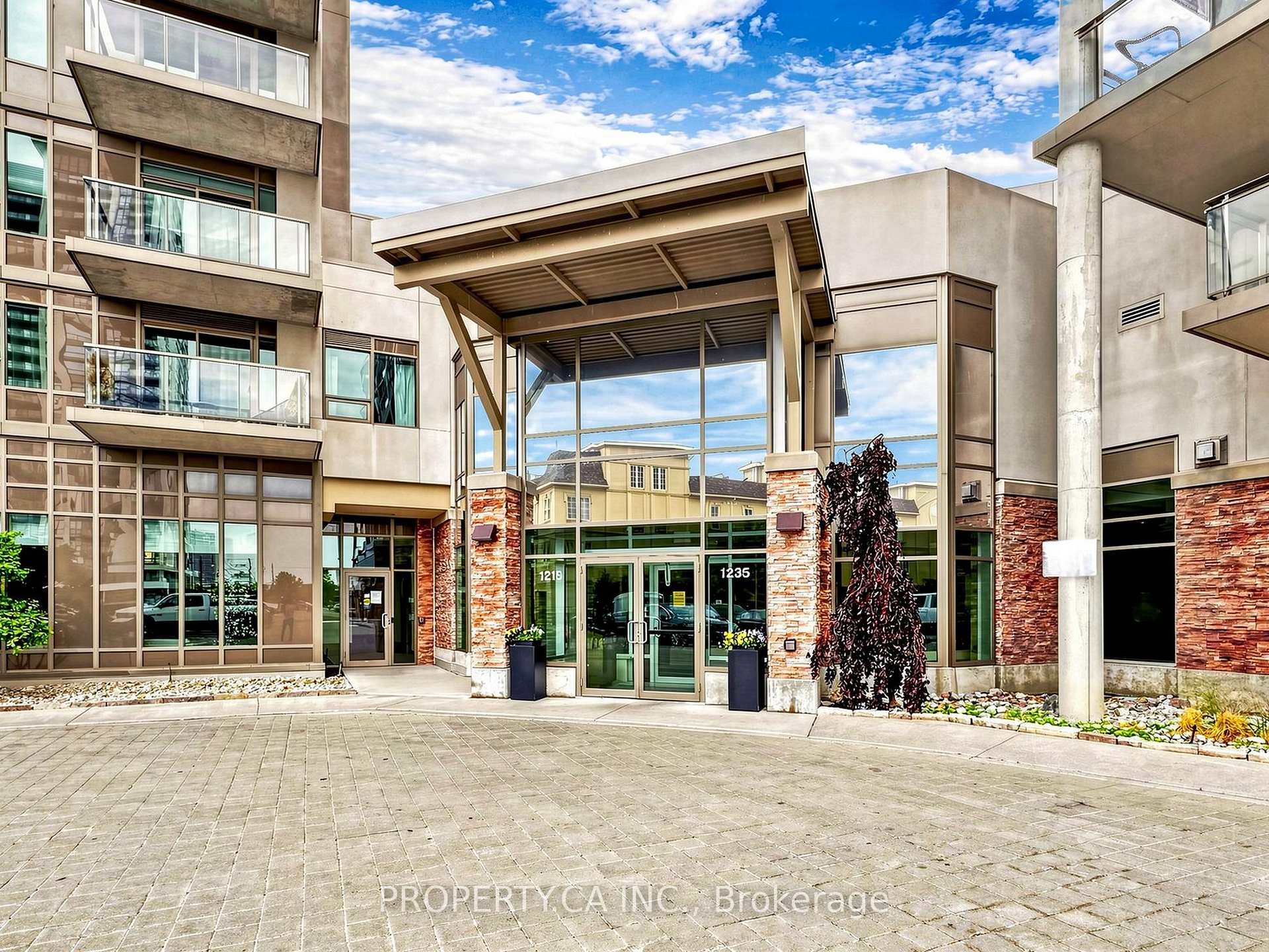 Photo 4 of Unit 614, 1235 Bayly Street, Pickering, Bay Ridges — HOMEH