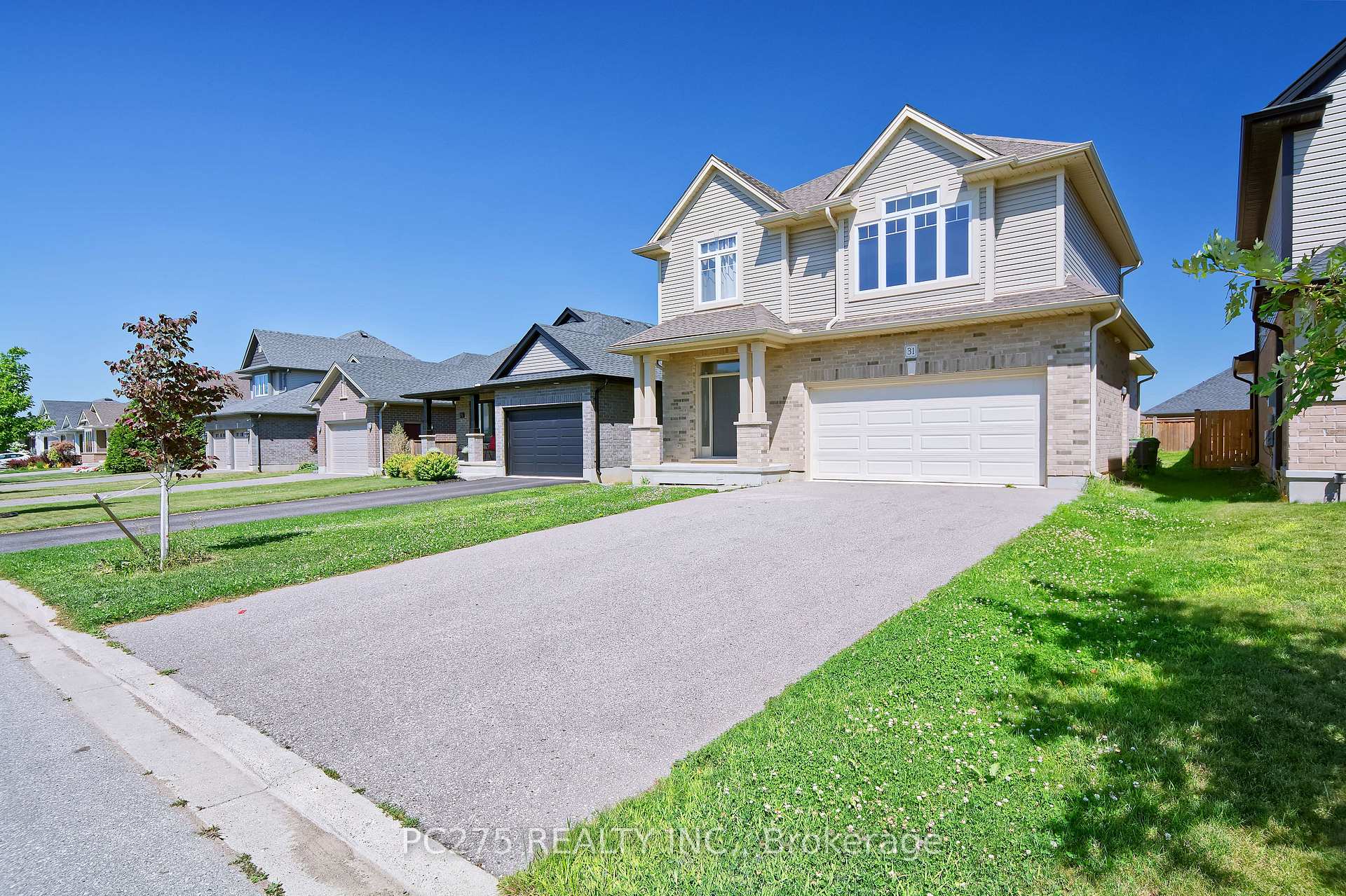 Photo 3 of 31 Ashberry Place, St. Thomas — HOMEH