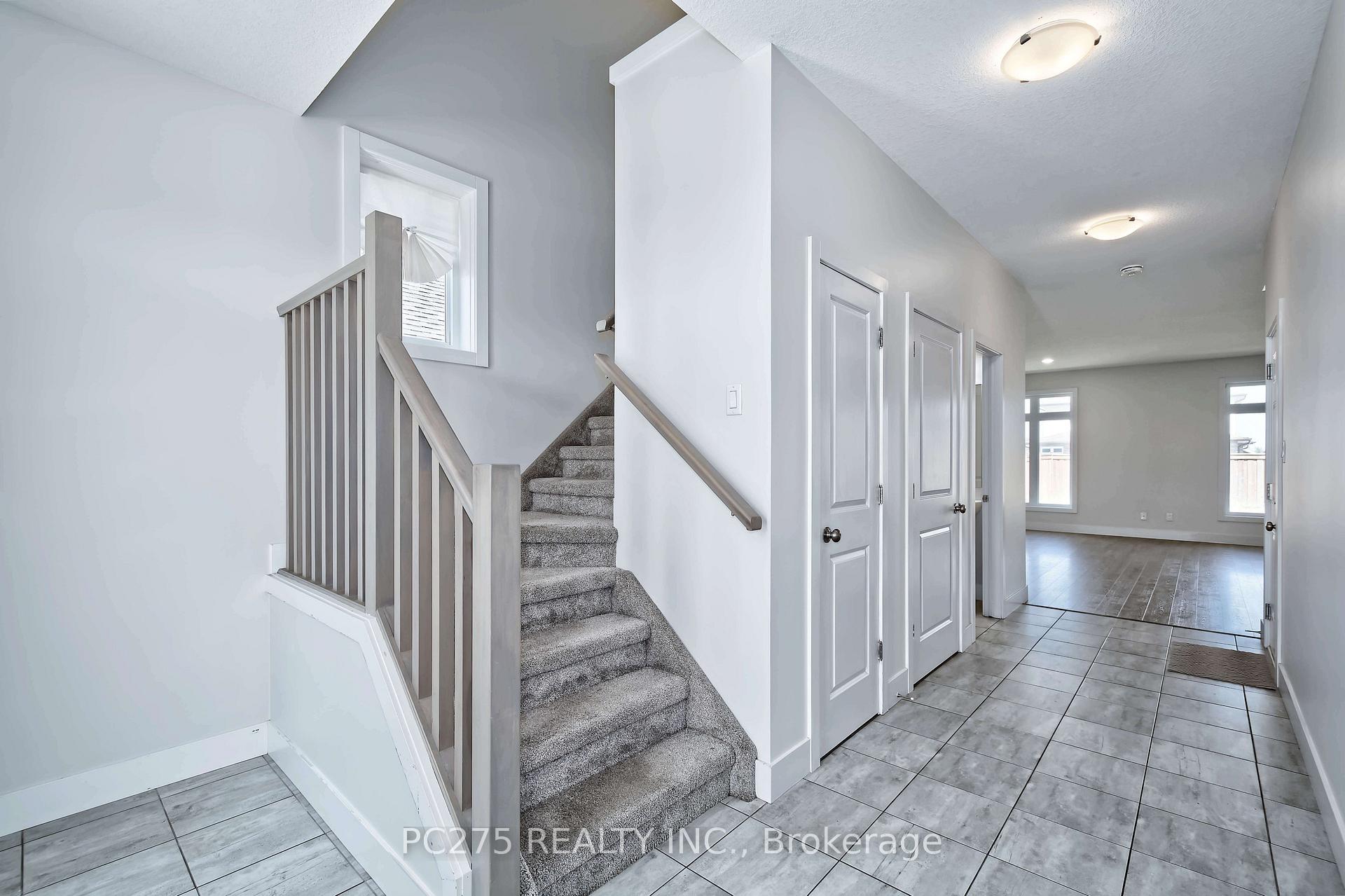 Photo 4 of 31 Ashberry Place, St. Thomas — HOMEH
