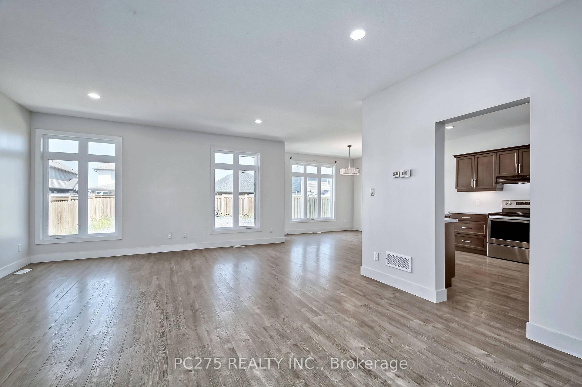 Photo 8 of 31 Ashberry Place, St. Thomas — HOMEH