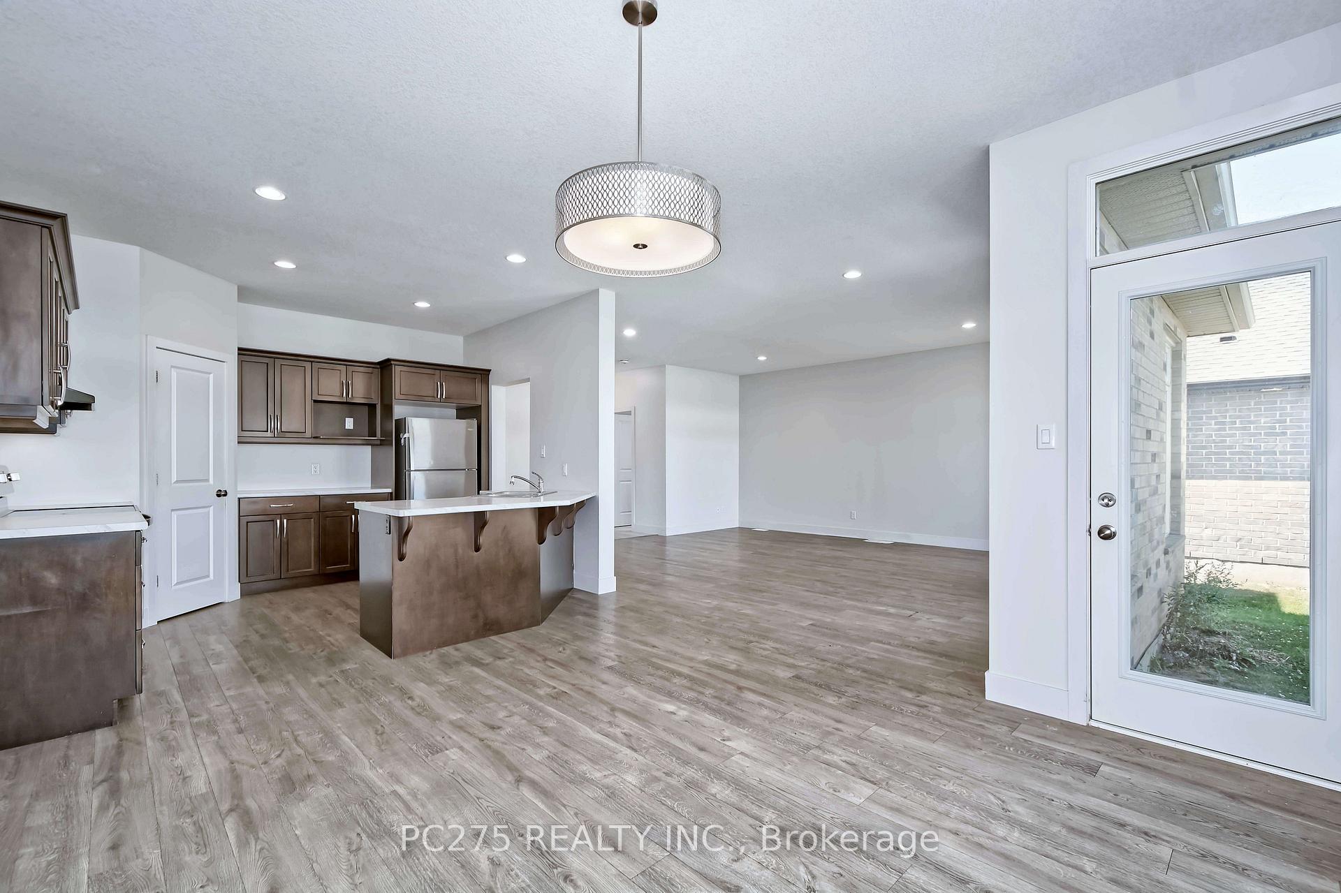 Photo 11 of 31 Ashberry Place, St. Thomas — HOMEH