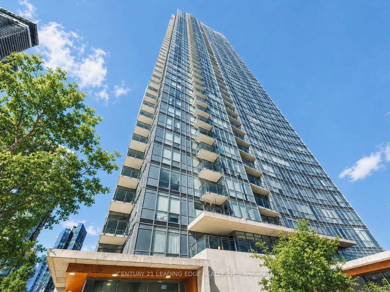 Front of Unit 1501, 11 Brunel Court
