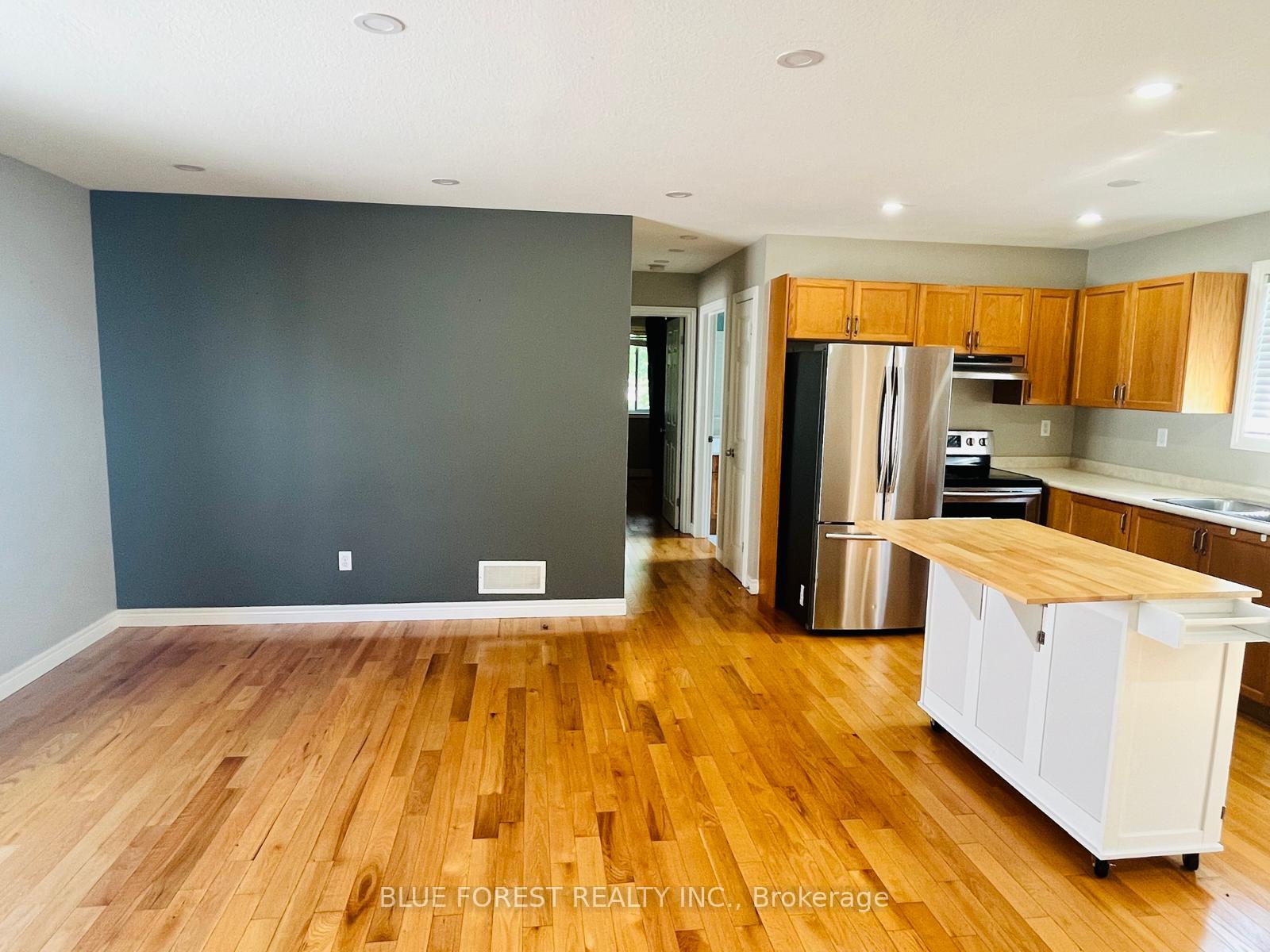 Photo 6 of 1828 Marconi Boulevard, London, East I — HOMEH