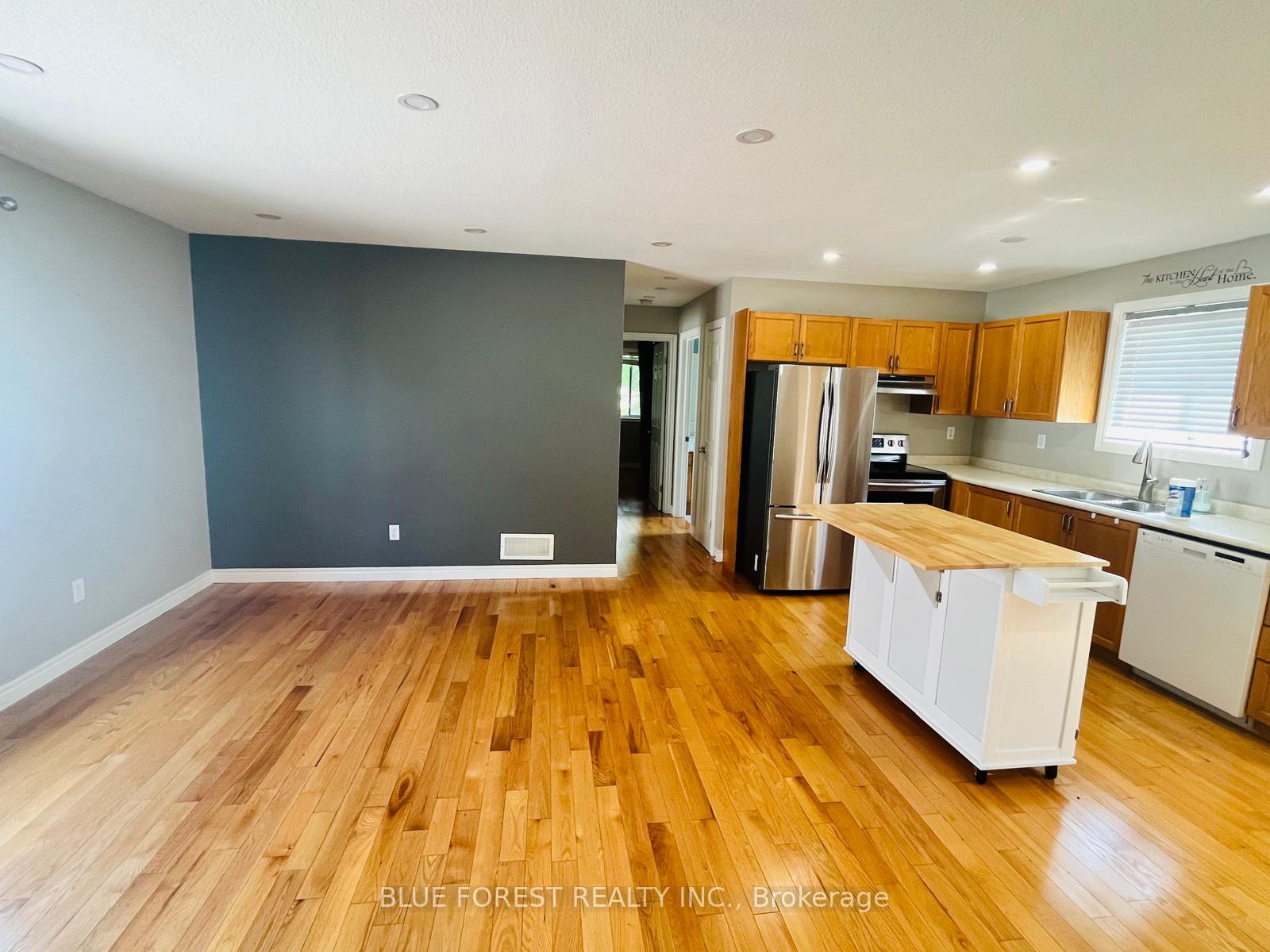 Photo 7 of 1828 Marconi Boulevard, London, East I — HOMEH