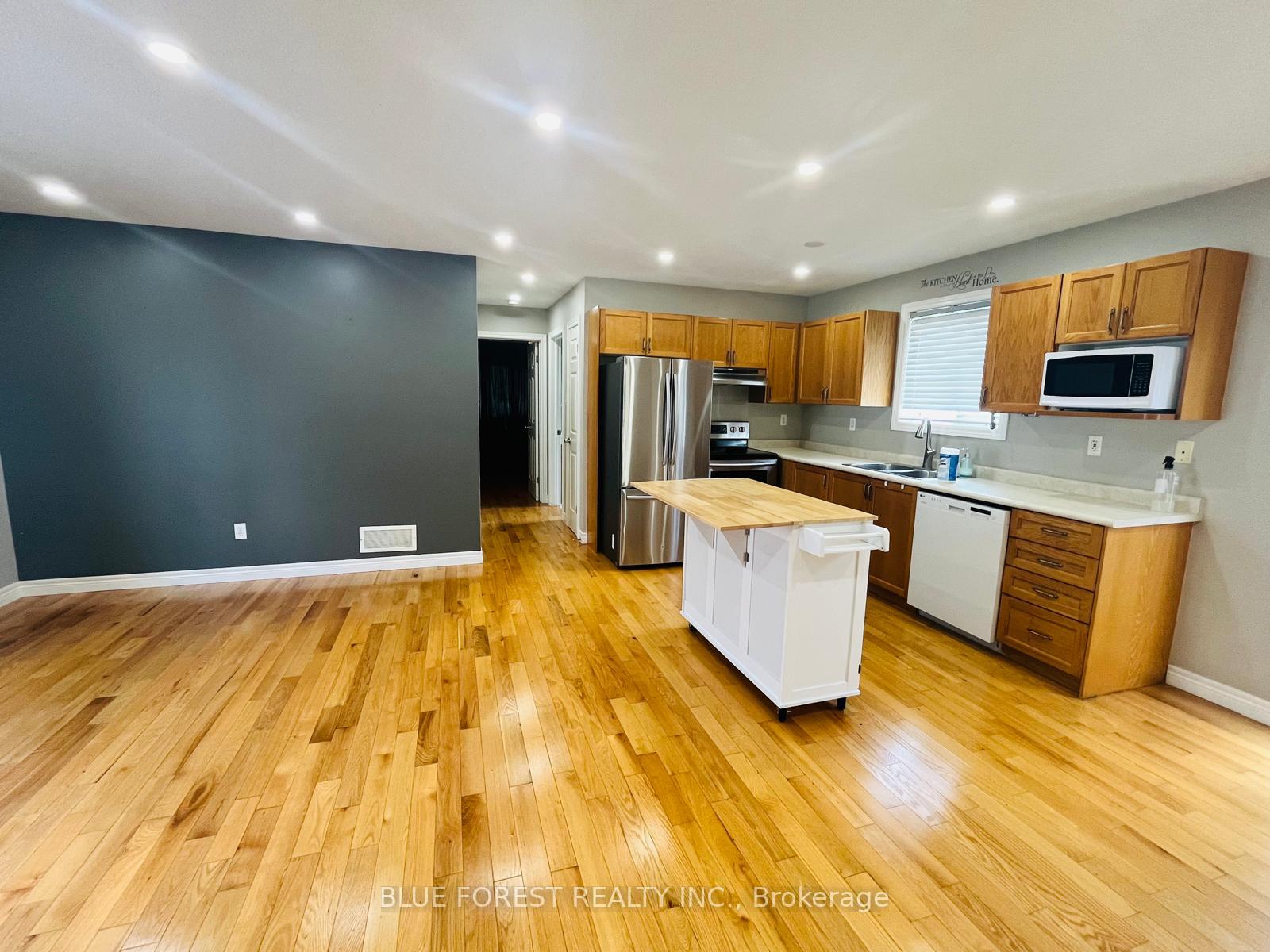 Photo 10 of 1828 Marconi Boulevard, London, East I — HOMEH