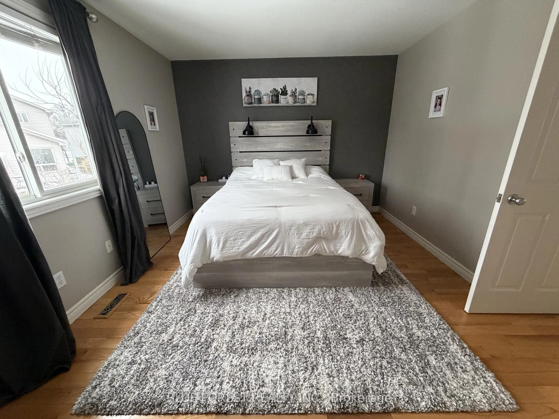 Photo 11 of 1828 Marconi Boulevard, London, East I — HOMEH