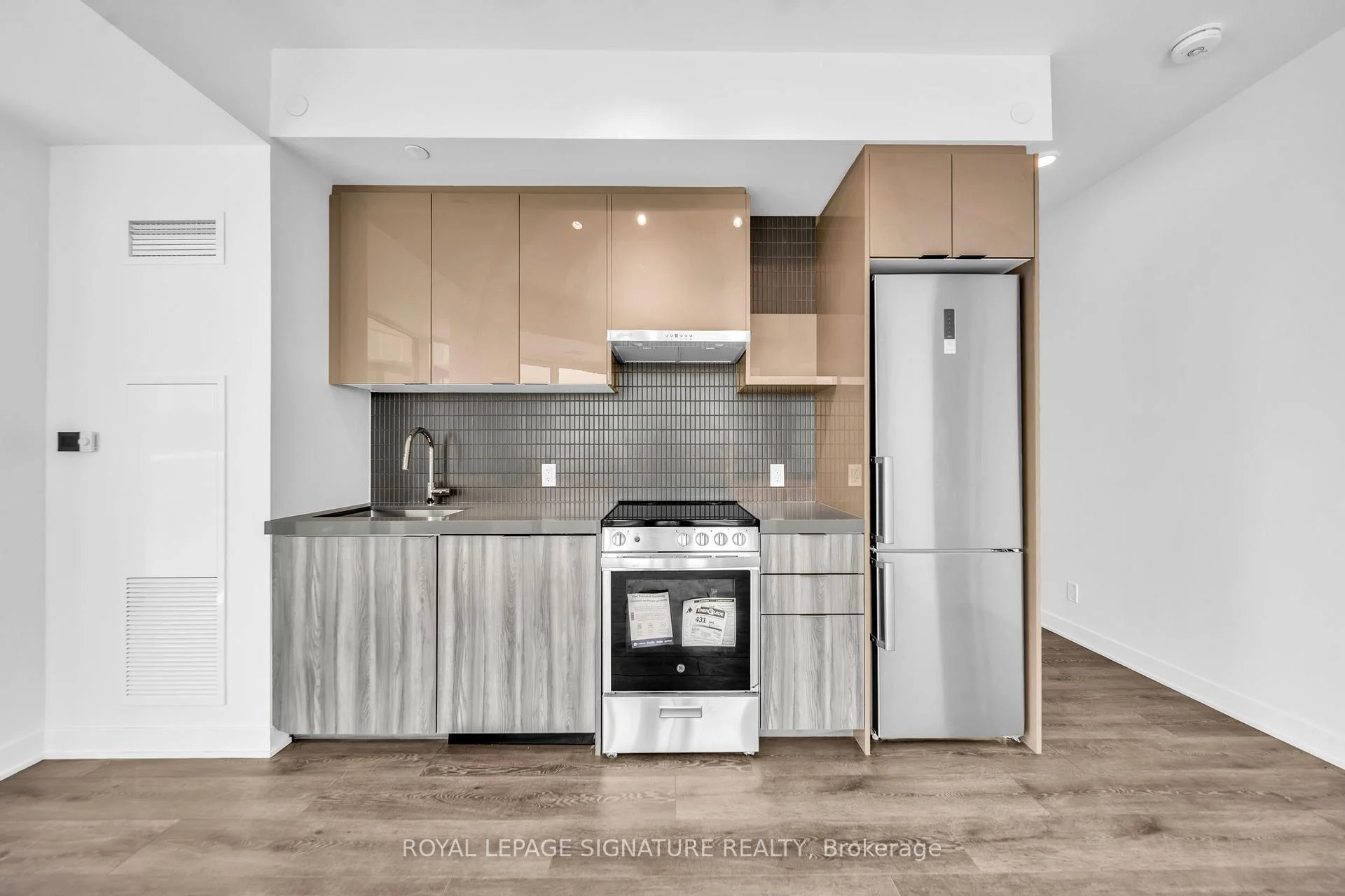 Photo 1 of Unit 1518, 6 Flavelle Trail, Vaughan, Steeles West Industrial — HOMEH