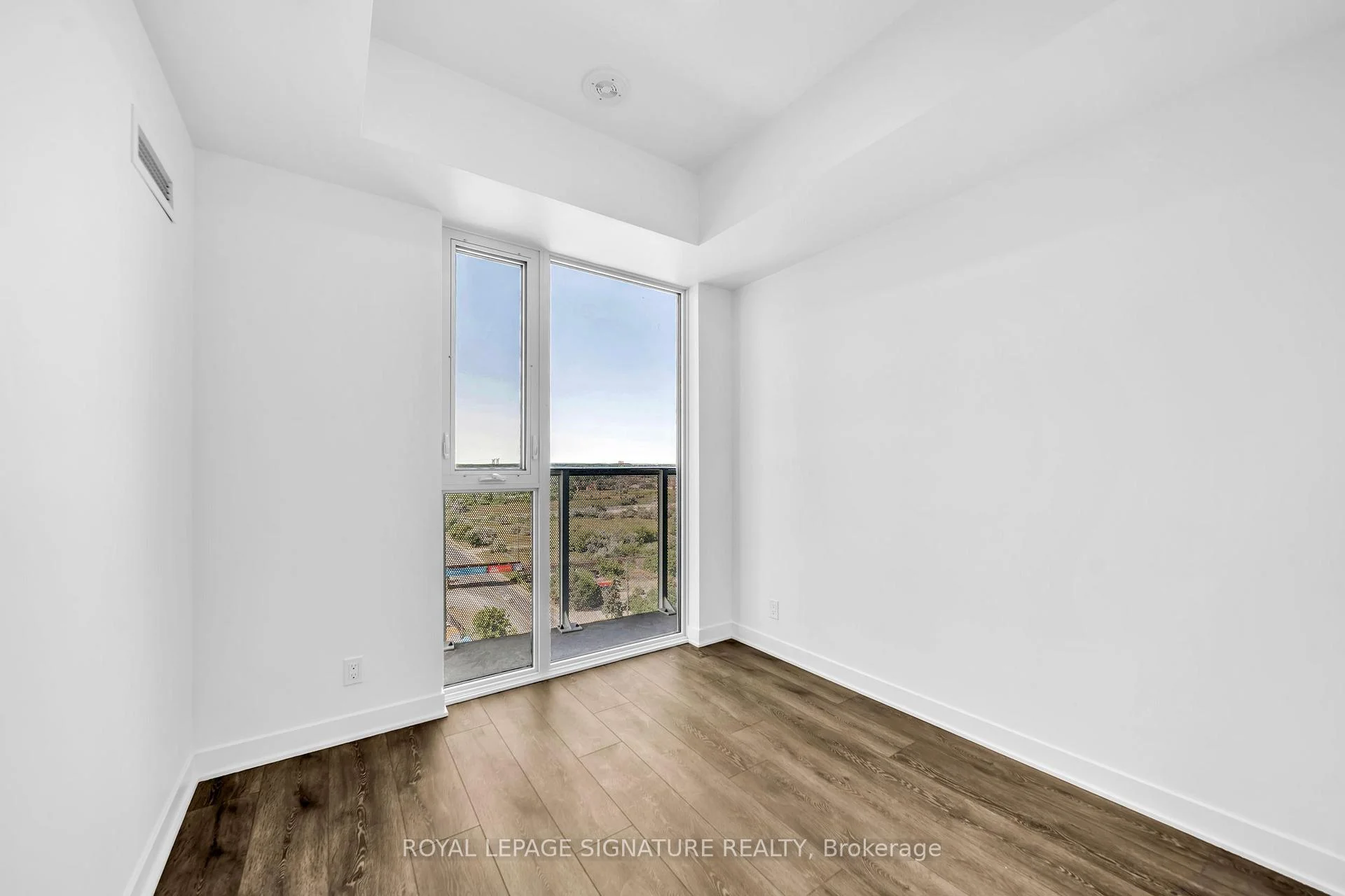 Photo 8 of Unit 1518, 6 Flavelle Trail, Vaughan, Steeles West Industrial — HOMEH