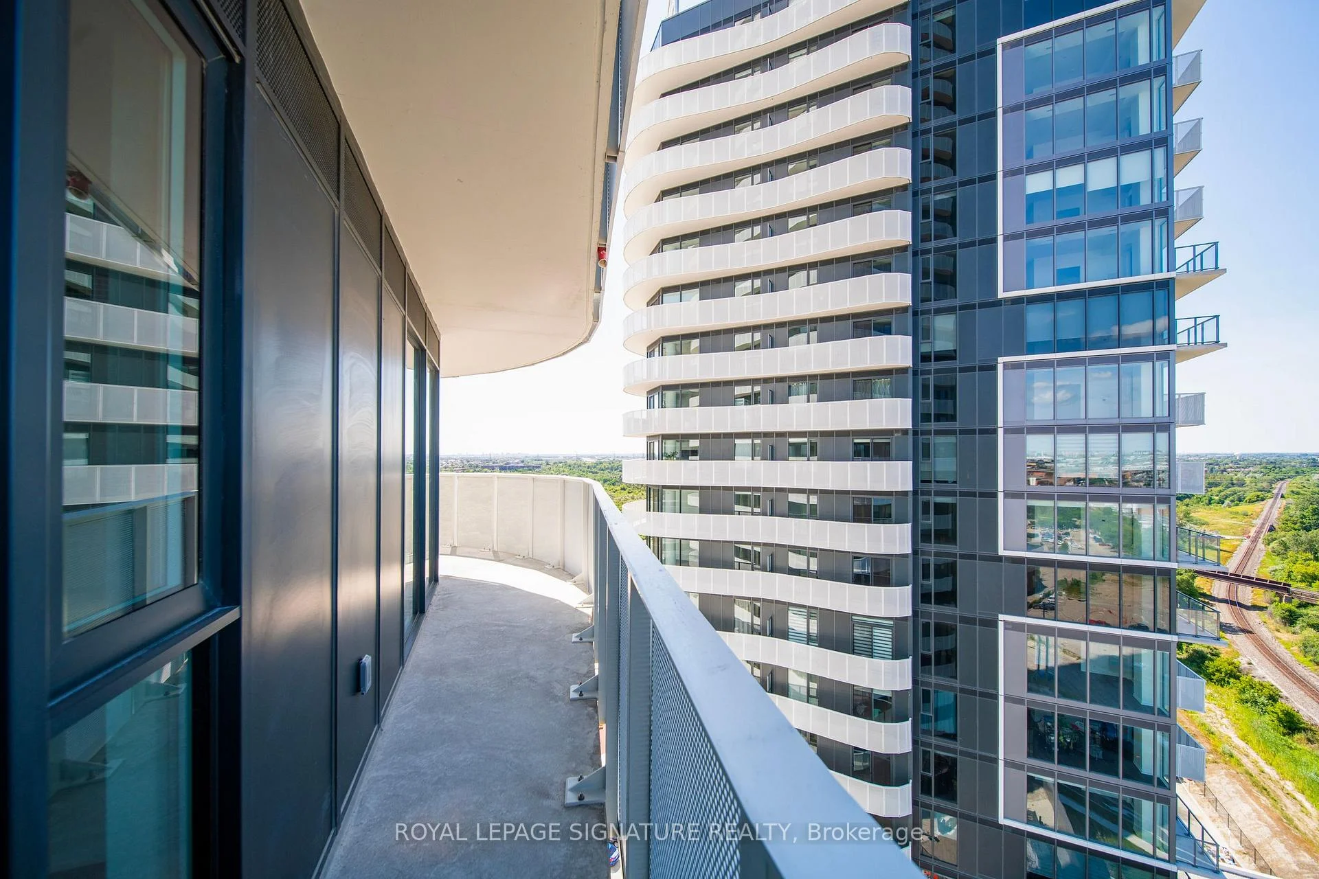 Photo 18 of Unit 1518, 6 Flavelle Trail, Vaughan, Steeles West Industrial — HOMEH