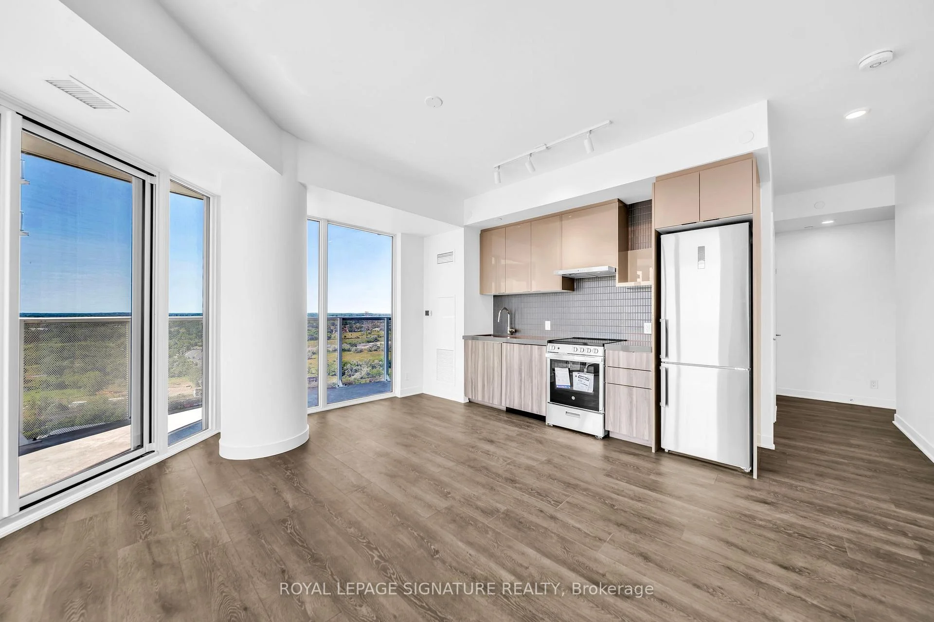 Photo 25 of Unit 1518, 6 Flavelle Trail, Vaughan, Steeles West Industrial — HOMEH