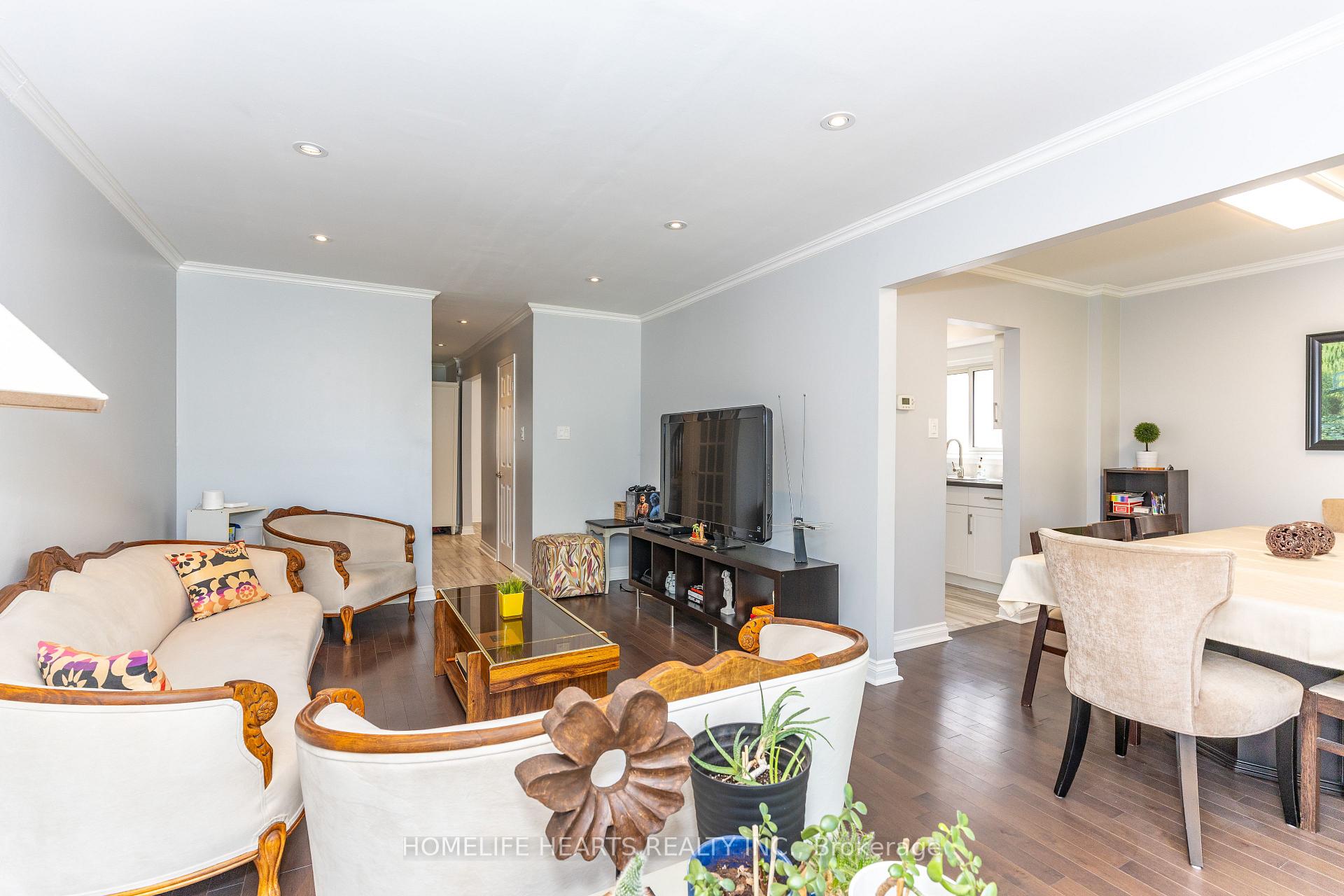 Photo 11 of 1118 Cedarcroft Crescent, Pickering, Liverpool — HOMEH