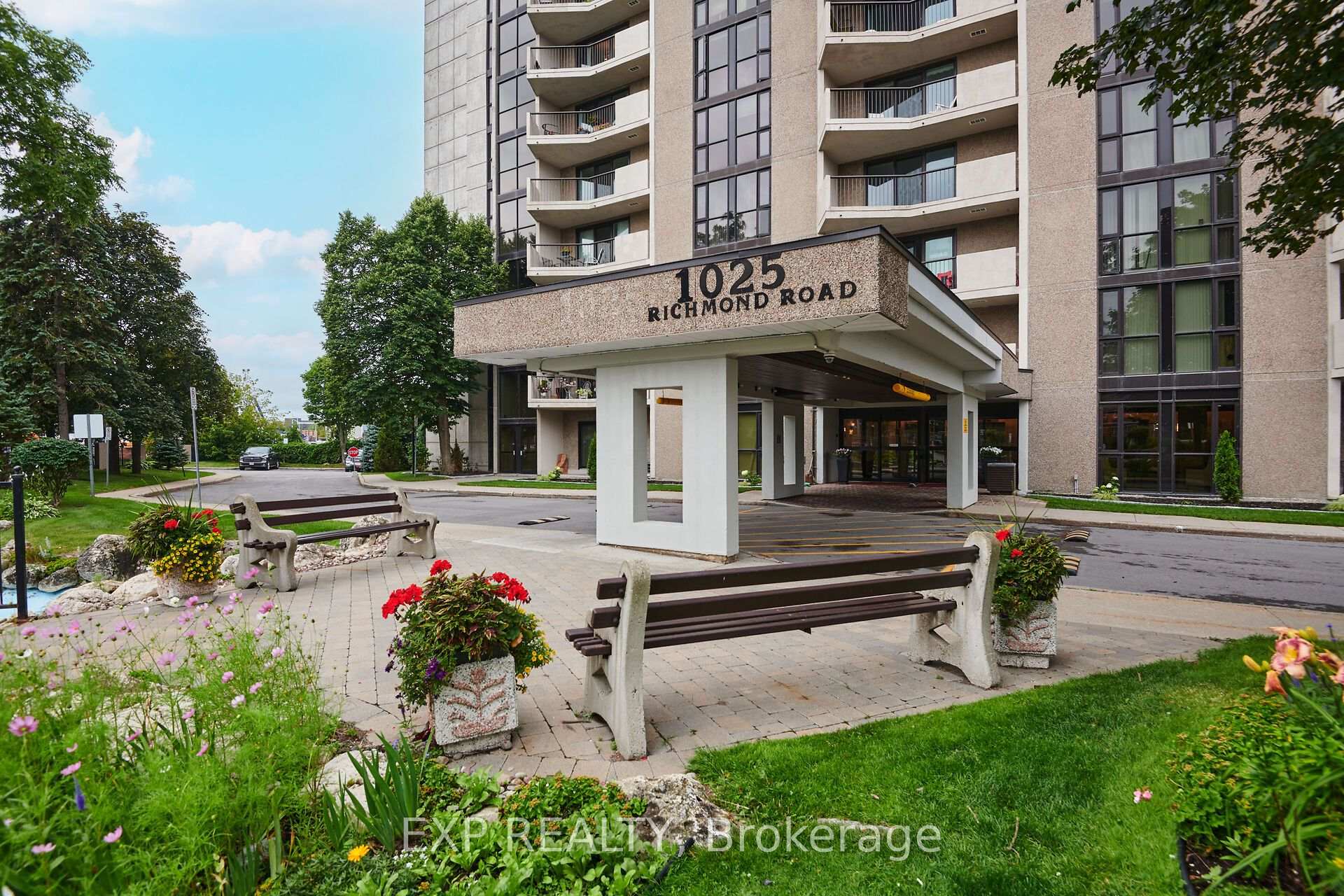 Photo 2 of Unit 704, 1025 Richmond Road, Ottawa, Woodroffe — HOMEH