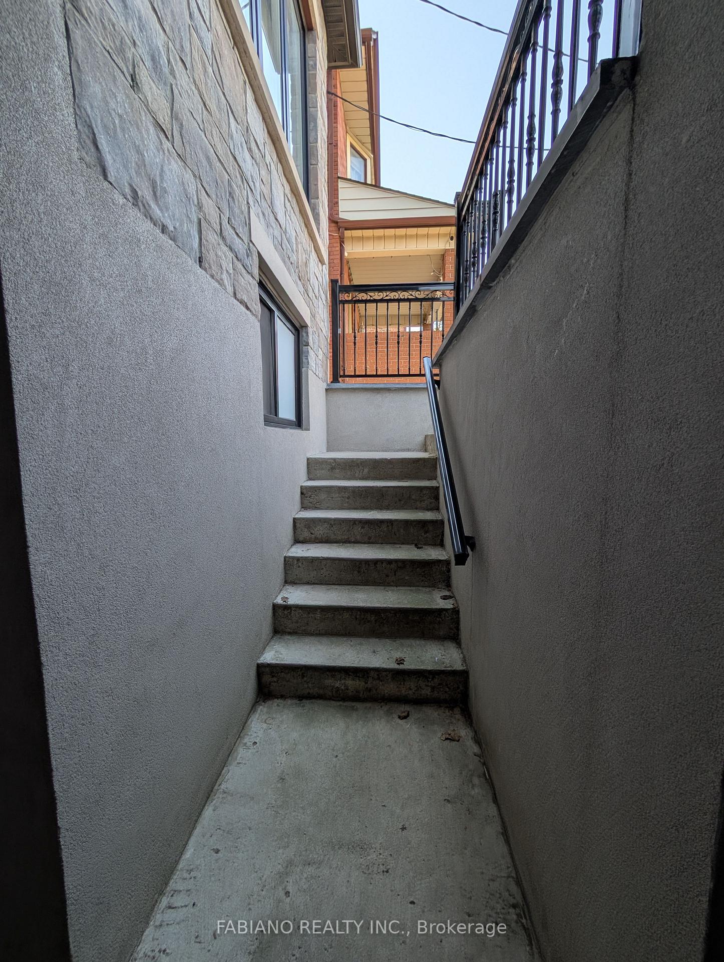 Photo 23 of Unit Lower, 1036 Dovercourt Road, Toronto, Dovercourt-Wallace Emerson-Junction — HOMEH
