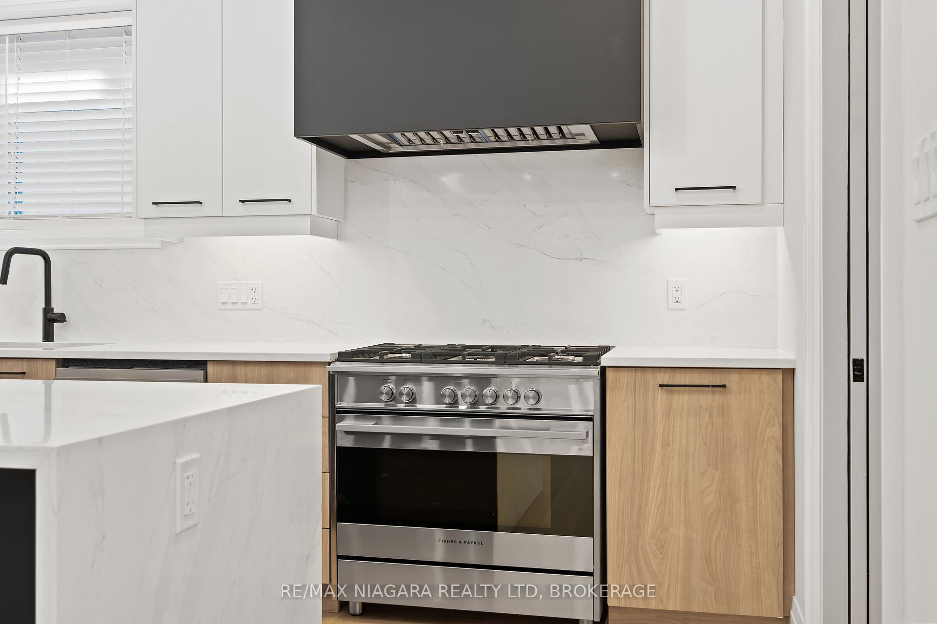 Photo 12 of 9 Accursi Crescent, Pelham, Fonthill — HOMEH