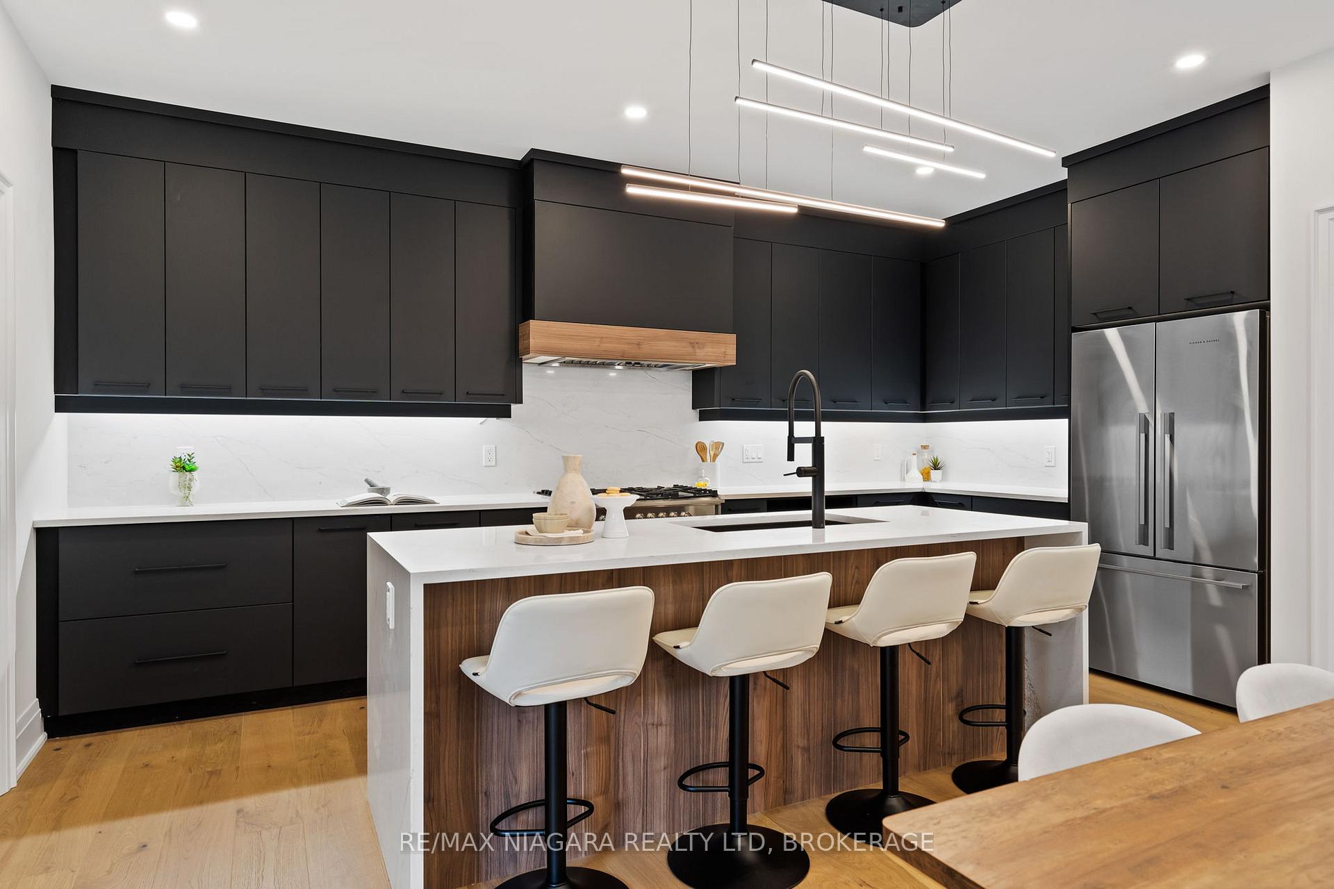 Photo 13 of 9 Accursi Crescent, Pelham, Fonthill — HOMEH