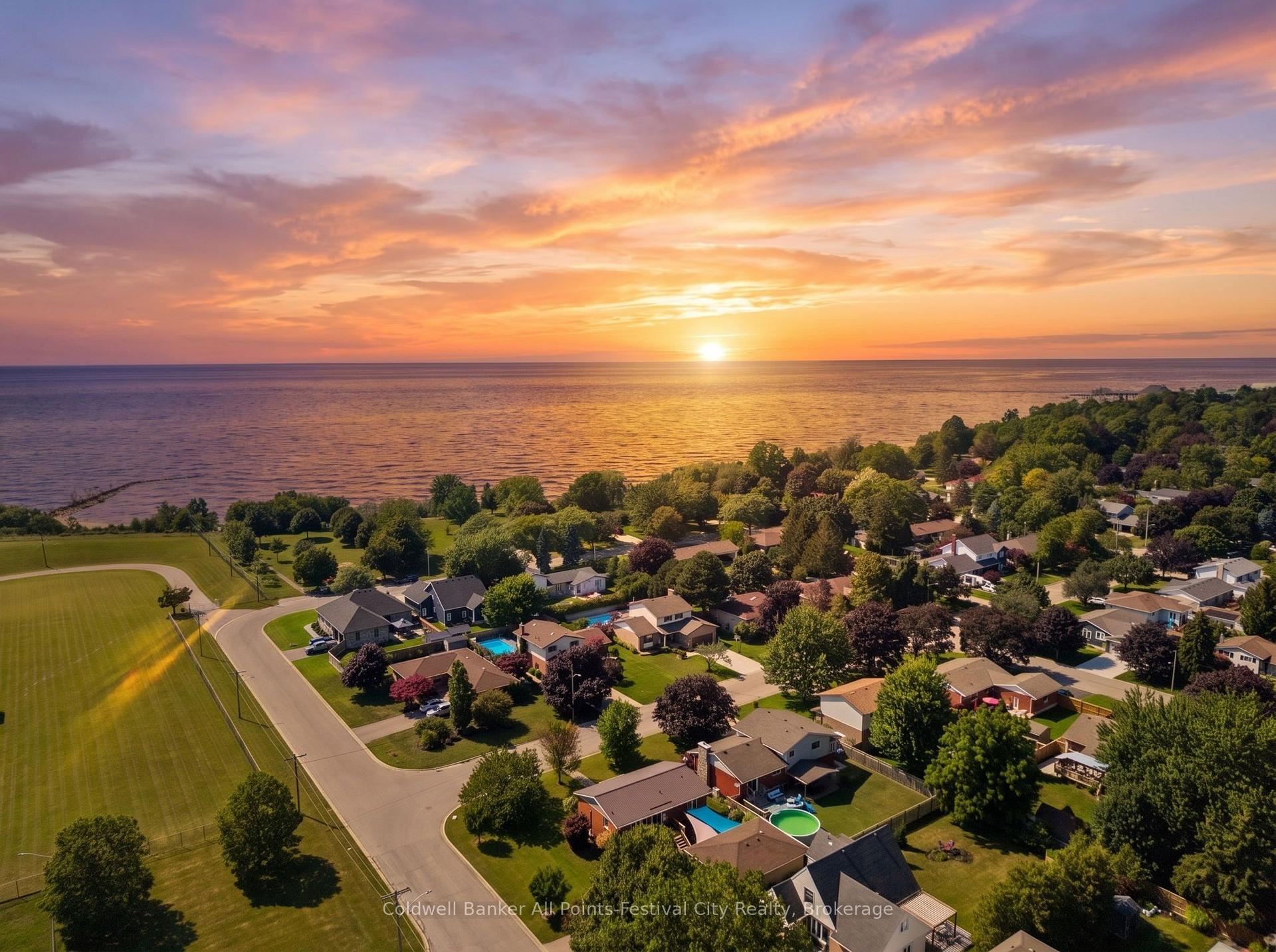 Photo 4 of 323 Warren Street, Goderich, Goderich (Town) — HOMEH