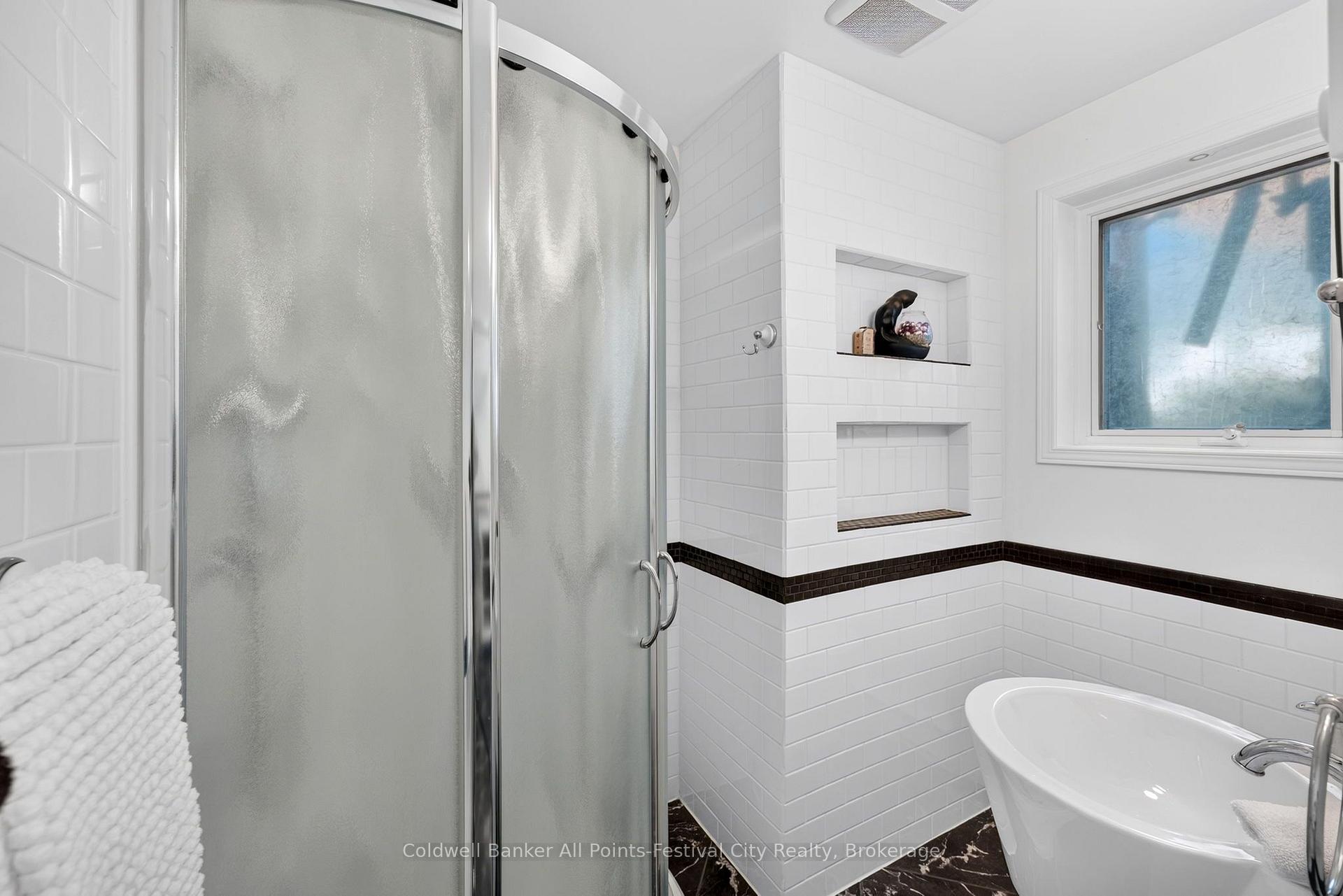 Photo 35 of 323 Warren Street, Goderich, Goderich (Town) — HOMEH