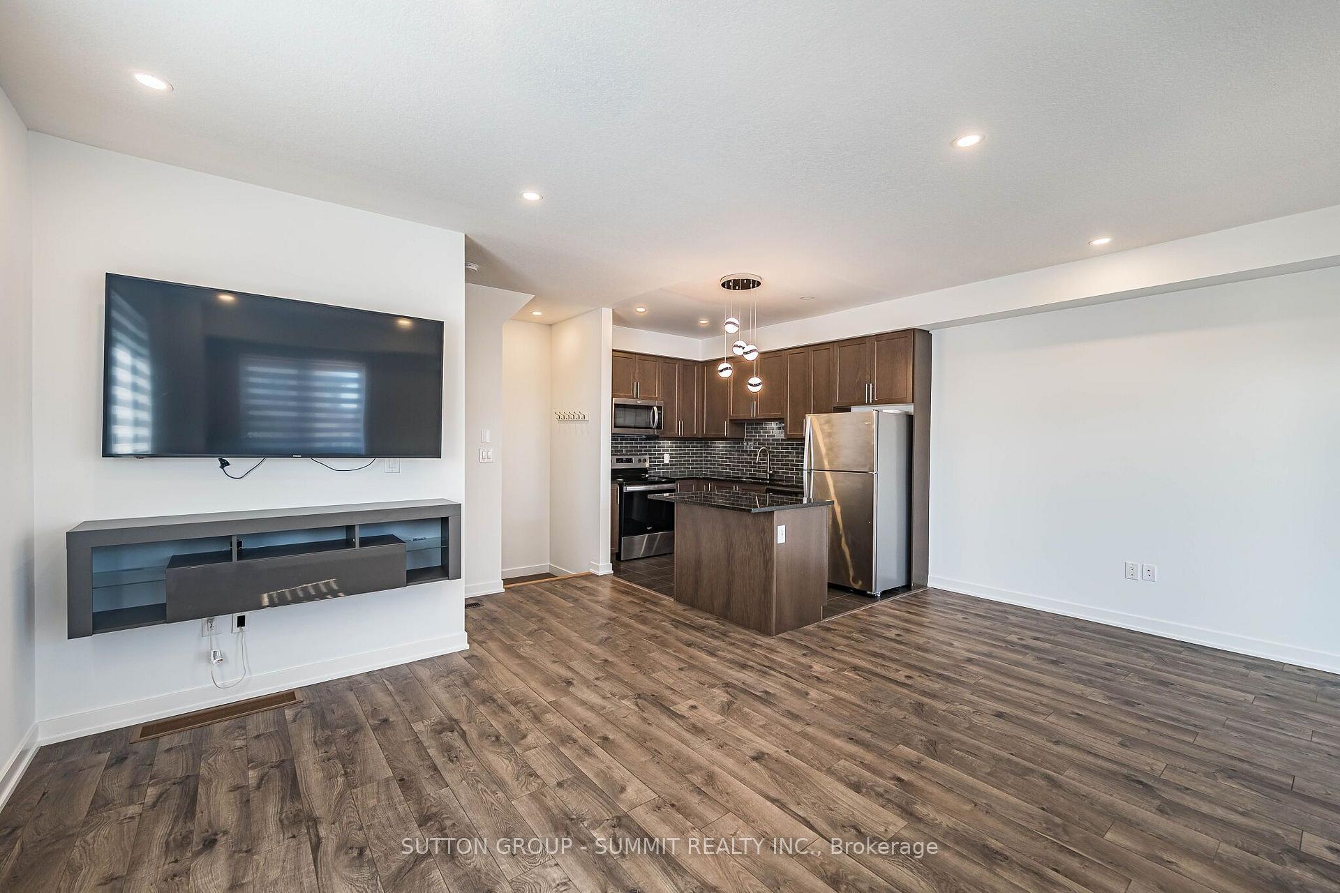 Photo 12 of Unit 93, 590 North Service Road, Hamilton, Lakeshore — HOMEH