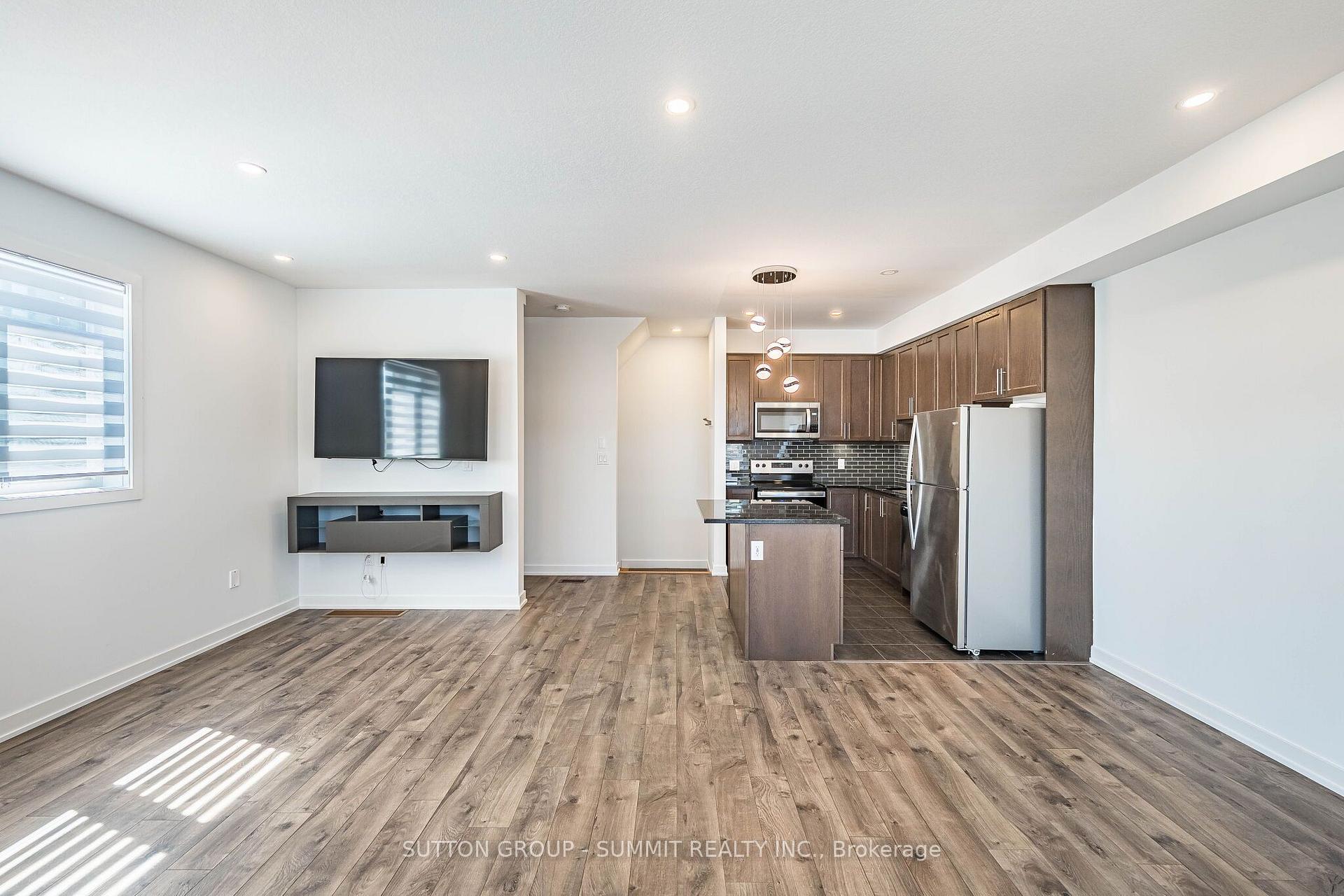 Photo 13 of Unit 93, 590 North Service Road, Hamilton, Lakeshore — HOMEH