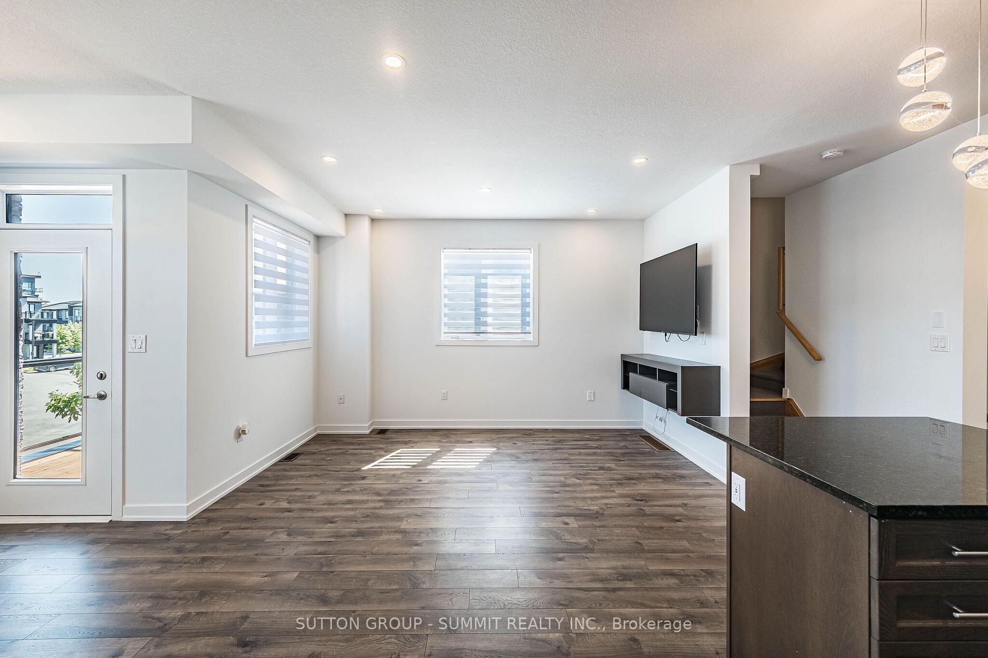 Photo 16 of Unit 93, 590 North Service Road, Hamilton, Lakeshore — HOMEH