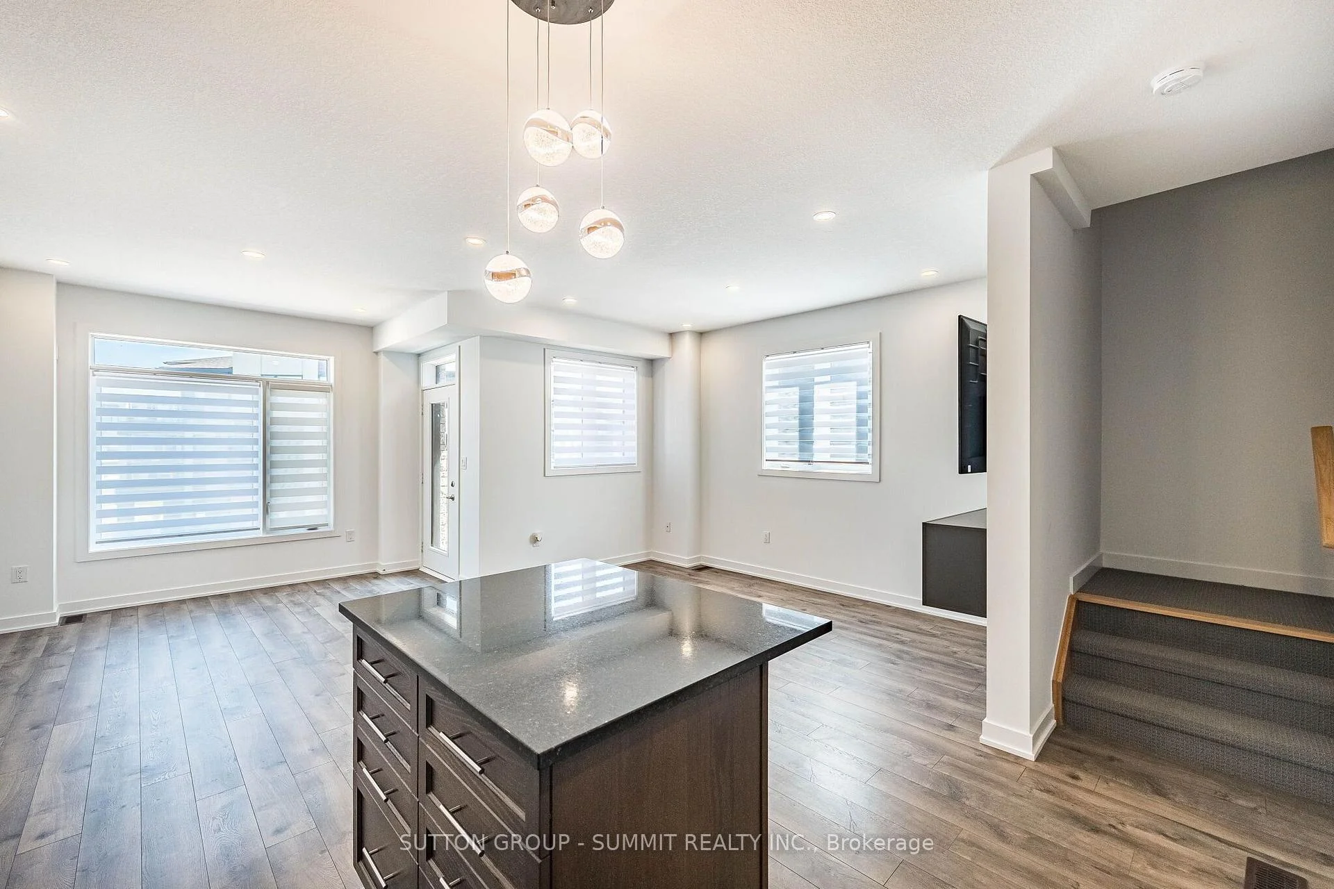 Photo 6 of Unit 93, 590 North Service Road, Hamilton, Lakeshore — HOMEH
