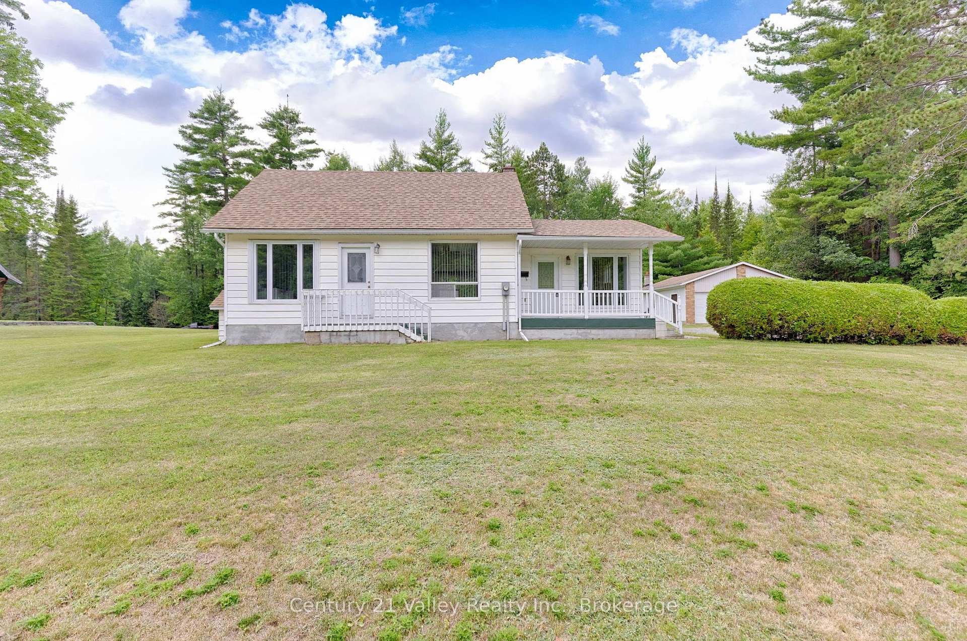 Photo 1 of 33949 41 Highway, Bonnechere Valley, Eganville/Bonnechere Twp — HOMEH