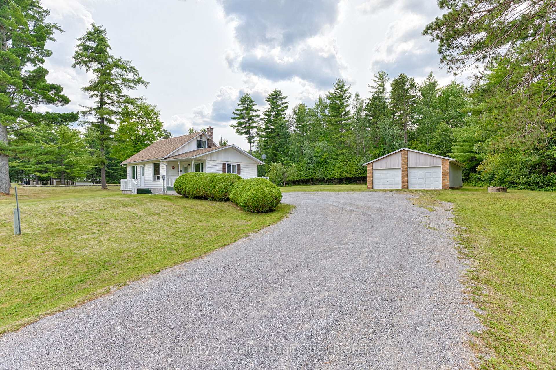 Photo 2 of 33949 41 Highway, Bonnechere Valley, Eganville/Bonnechere Twp — HOMEH