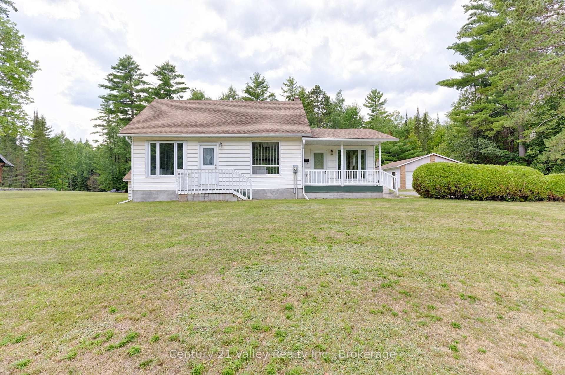 Photo 37 of 33949 41 Highway, Bonnechere Valley, Eganville/Bonnechere Twp — HOMEH