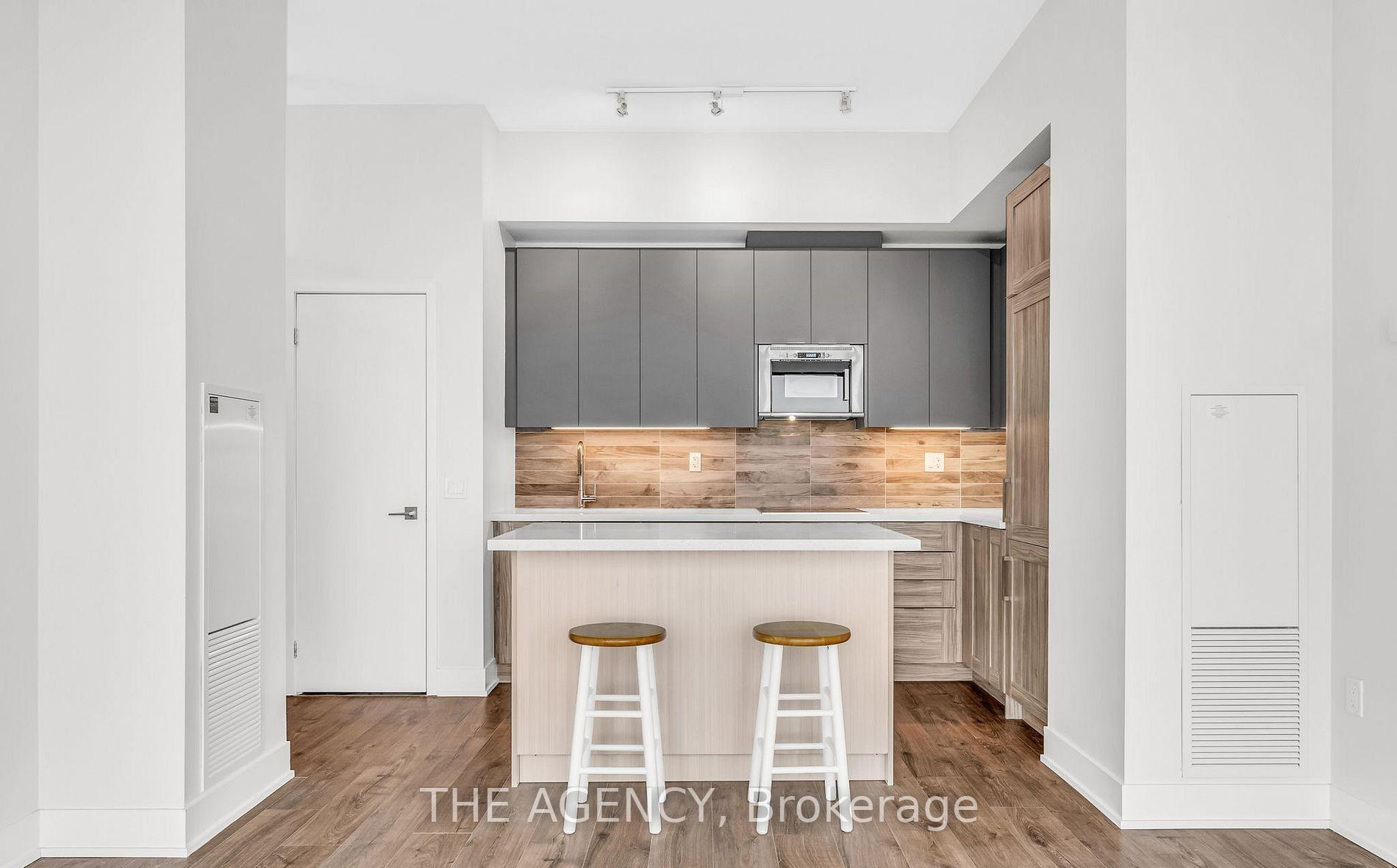 Photo 1 of Unit 3707, 2908 Highway 7, Vaughan, Concord — HOMEH