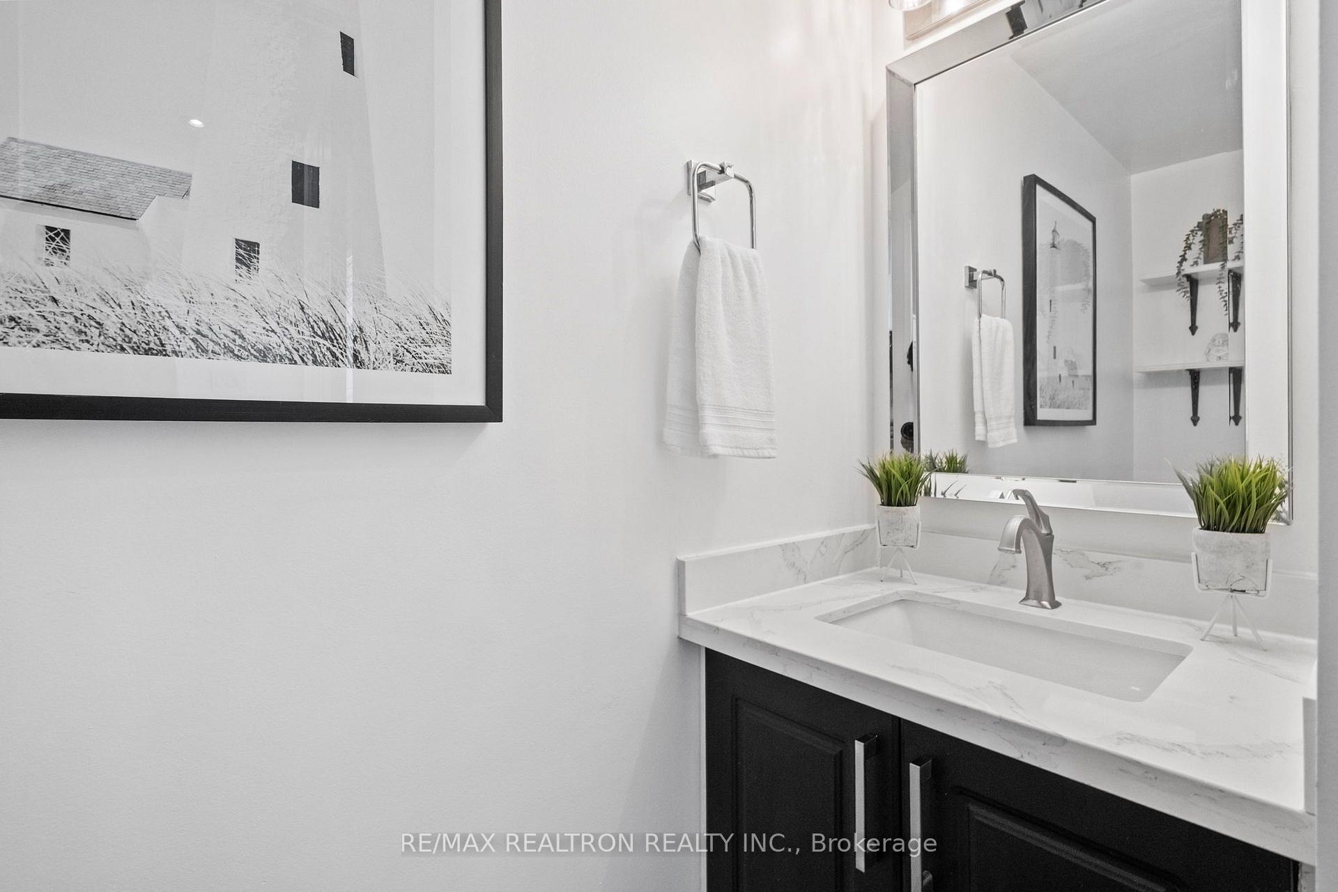 Photo 19 of 52 Hood Crescent, Scarborough, Steeles — HOMEH