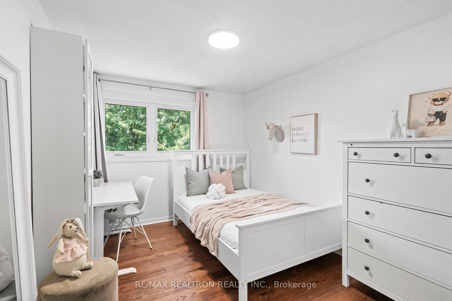 Photo 25 of 52 Hood Crescent, Scarborough, Steeles — HOMEH