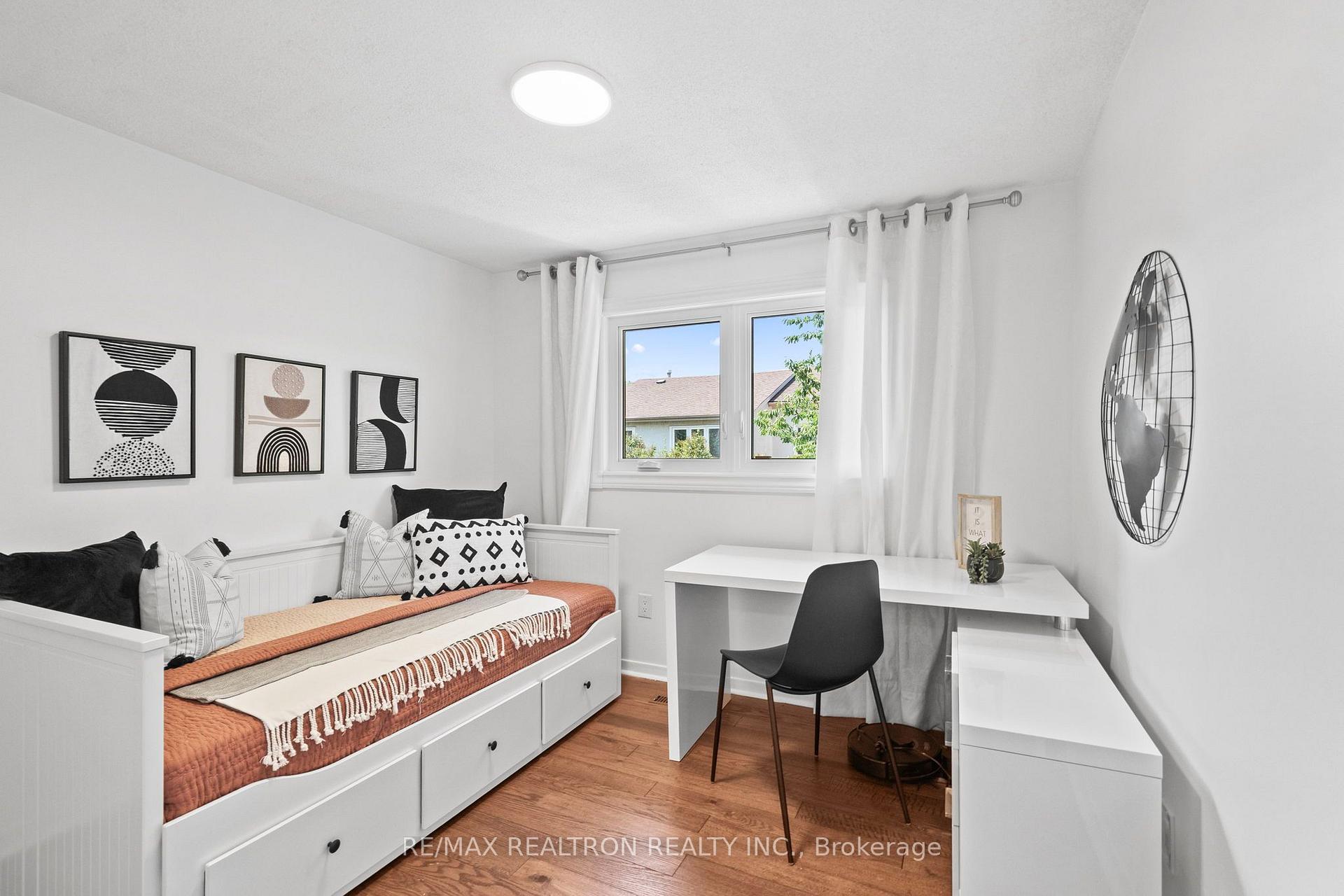 Photo 27 of 52 Hood Crescent, Scarborough, Steeles — HOMEH
