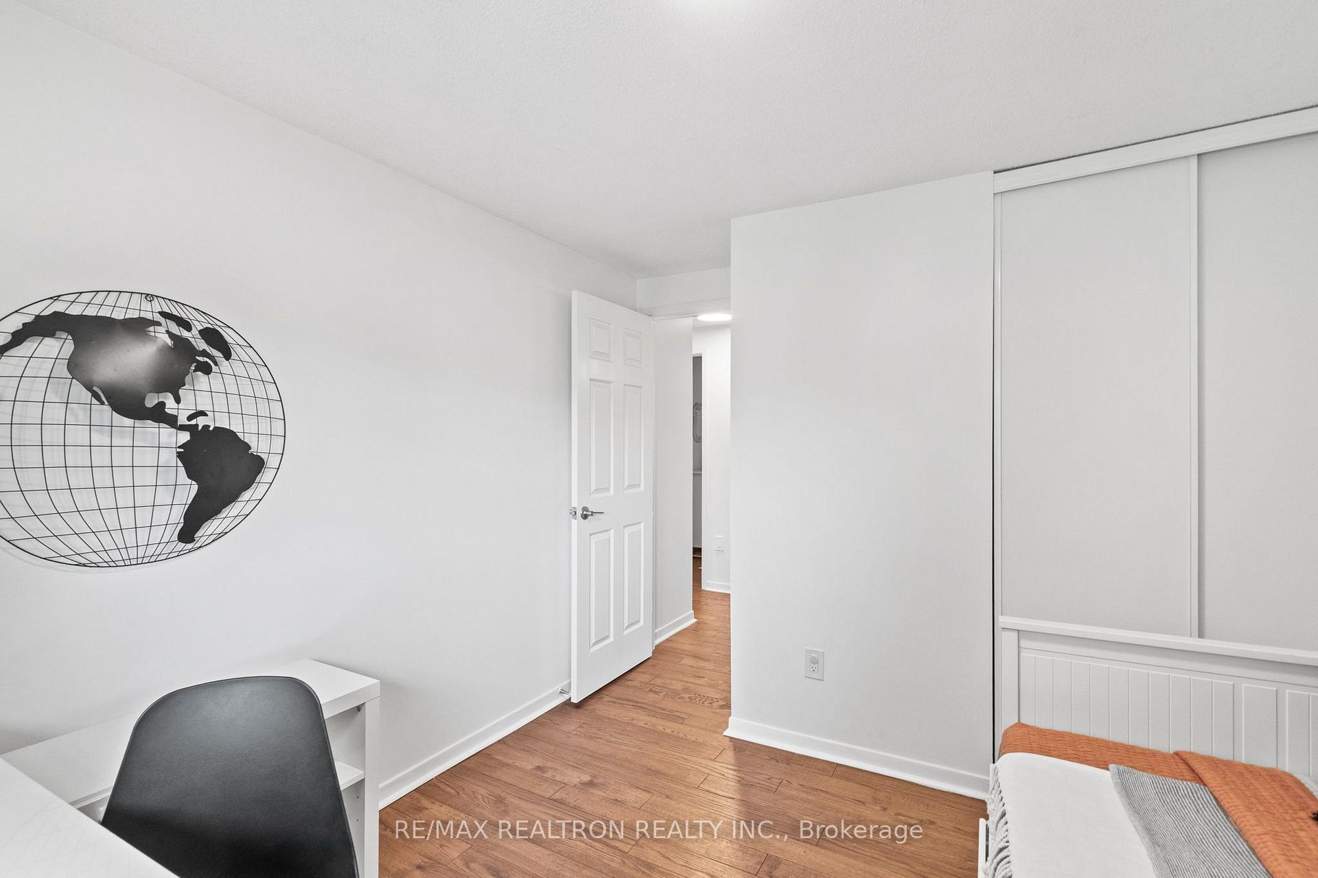 Photo 28 of 52 Hood Crescent, Scarborough, Steeles — HOMEH