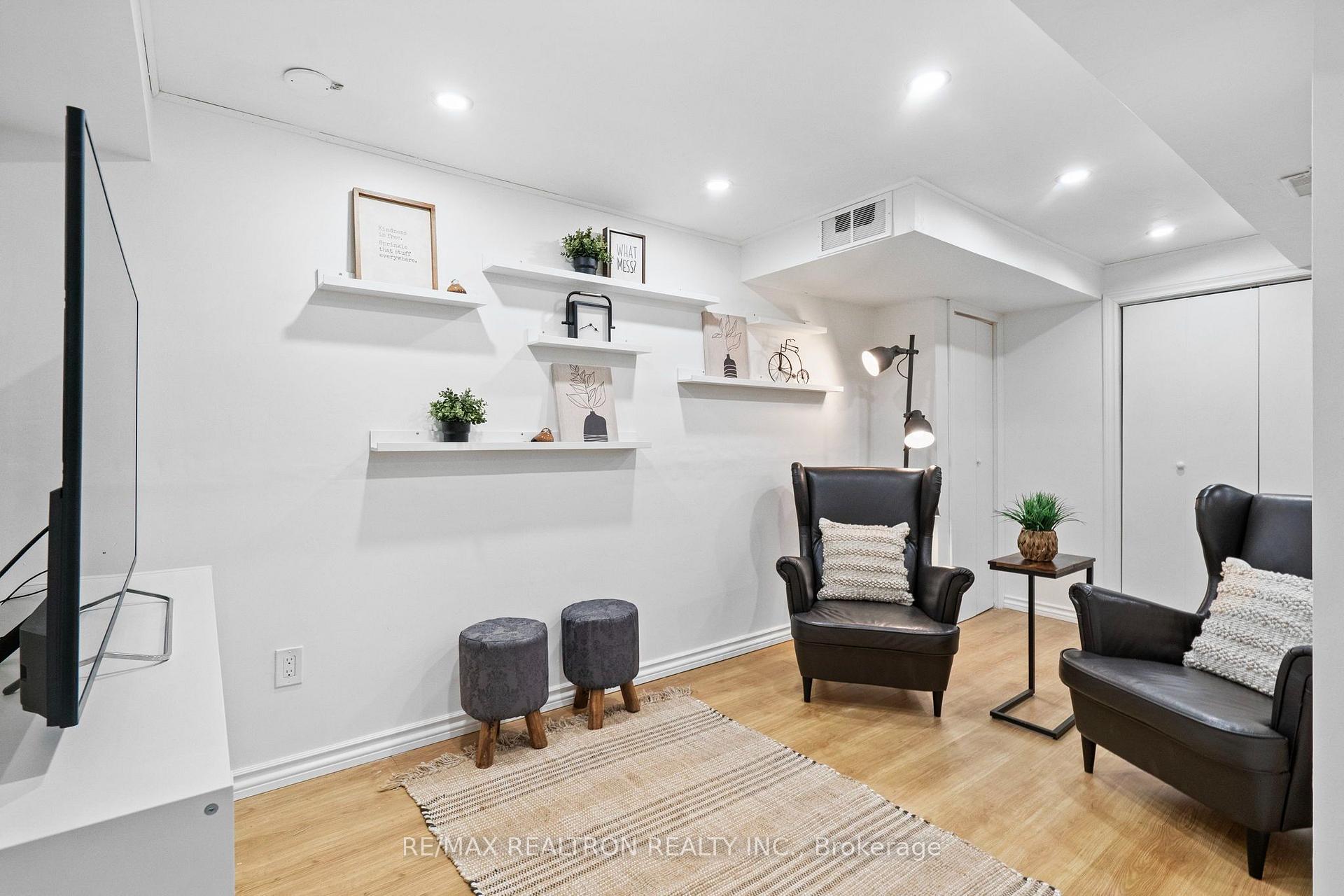 Photo 33 of 52 Hood Crescent, Scarborough, Steeles — HOMEH