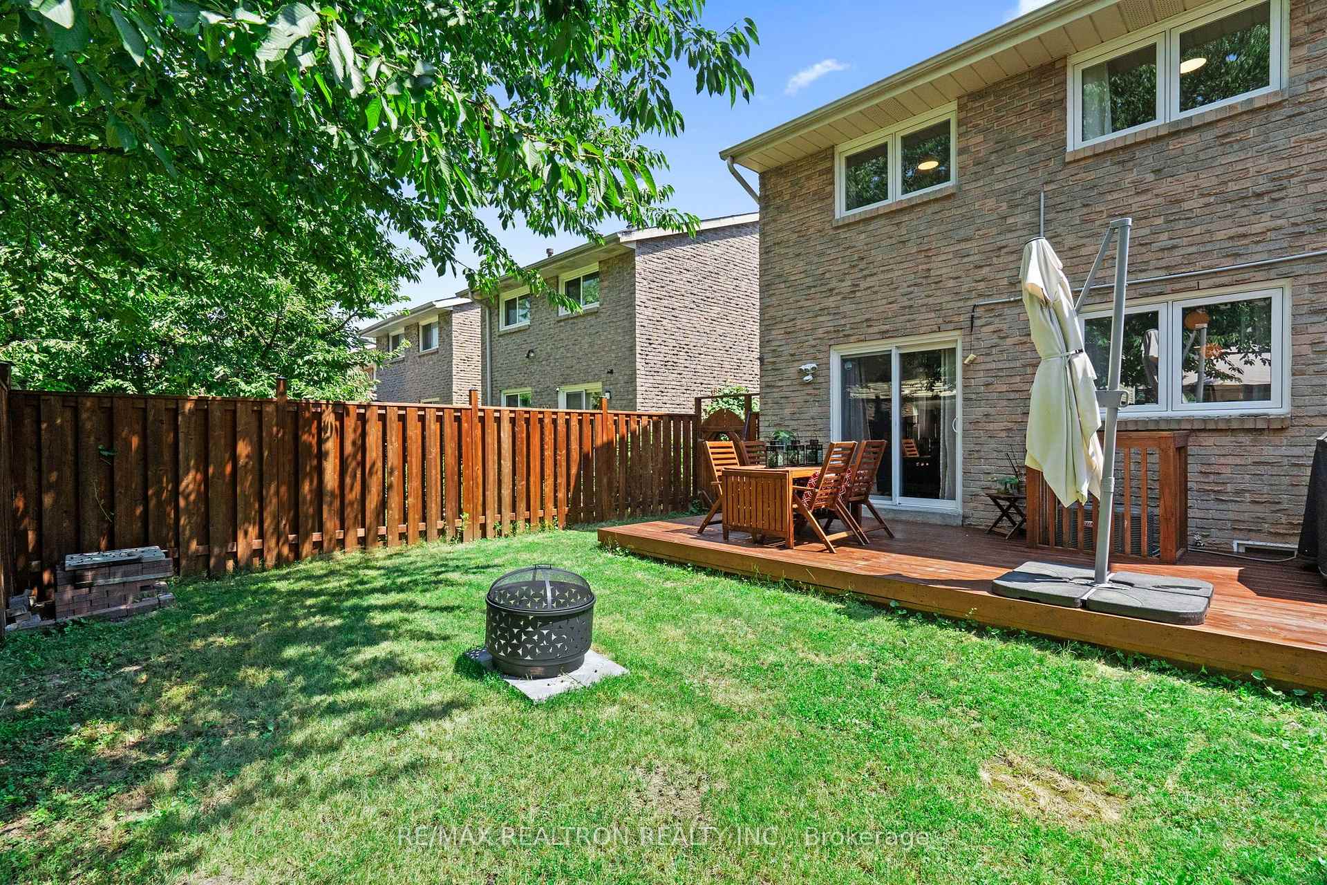 Photo 37 of 52 Hood Crescent, Scarborough, Steeles — HOMEH