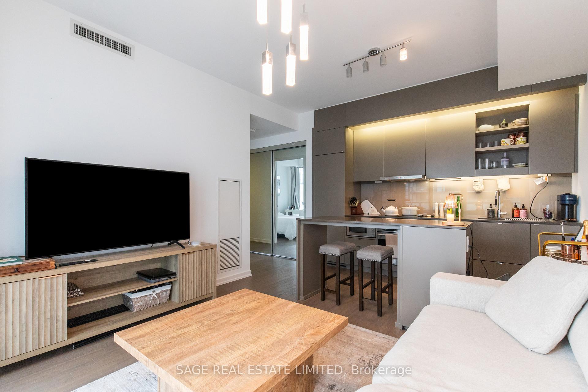 Front of Unit 3308, 101 Peter Street