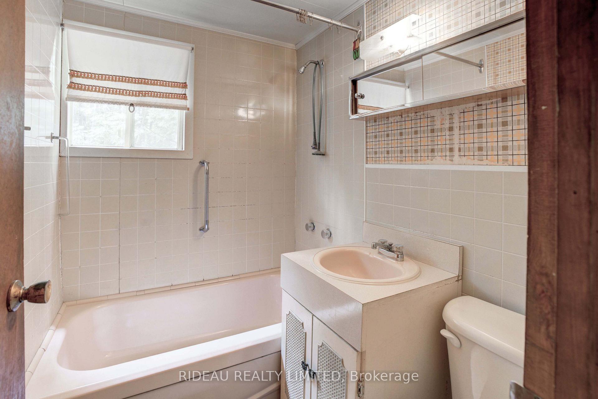 Photo 13 of 279 Barklow Lane, Rideau Lakes, Rideau Lakes (South Burgess) Twp — HOMEH