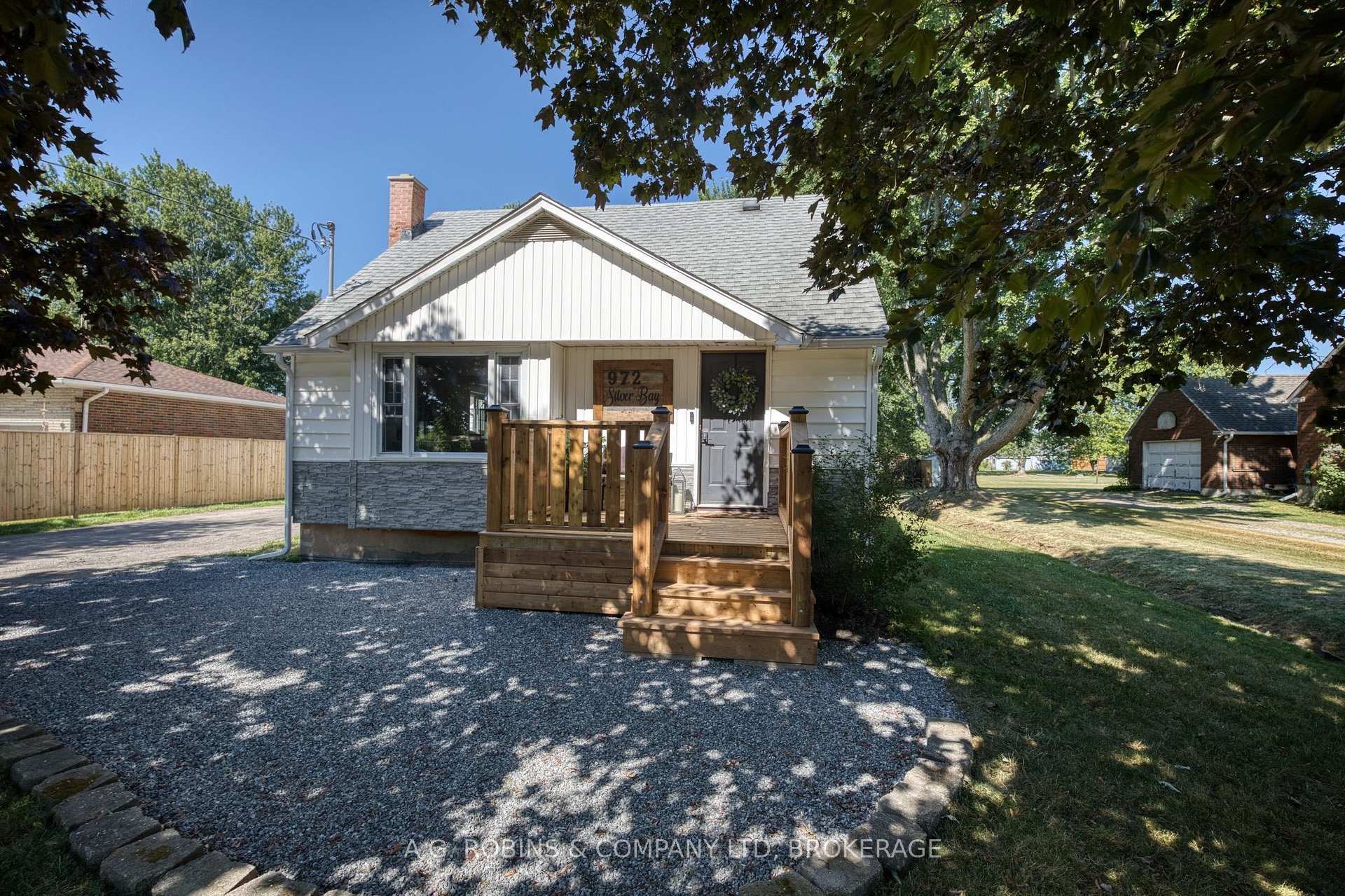 Photo 2 of 972 Silver Bay Road, Port Colborne, Sherkston — HOMEH