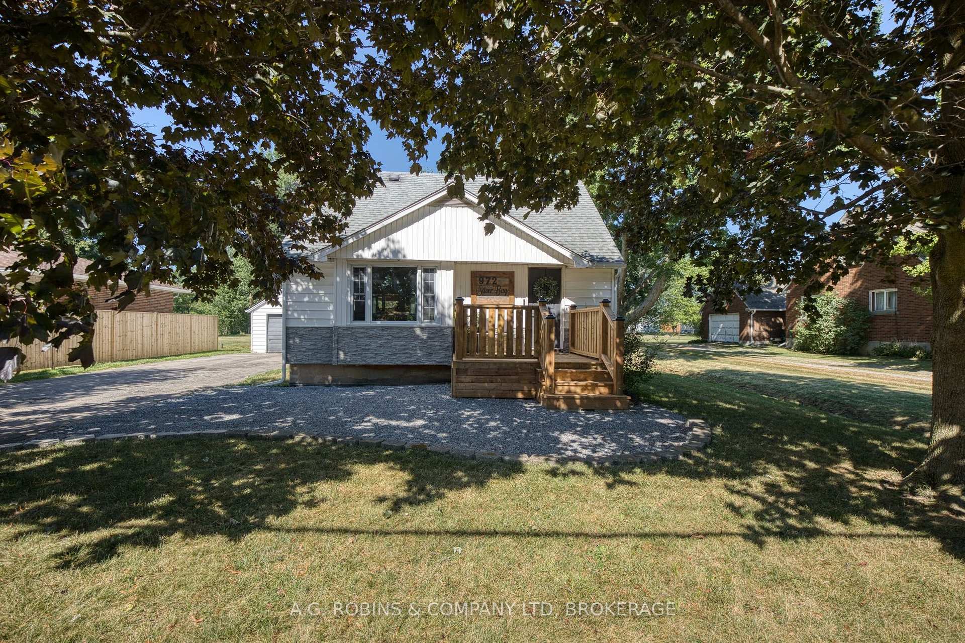 Photo 3 of 972 Silver Bay Road, Port Colborne, Sherkston — HOMEH