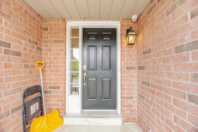 Photo 3 of 75 Wilmont Court, Brampton, Fletcher's Meadow — HOMEH