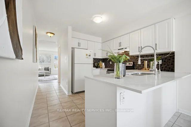 Photo 10 of 75 Wilmont Court, Brampton, Fletcher's Meadow — HOMEH