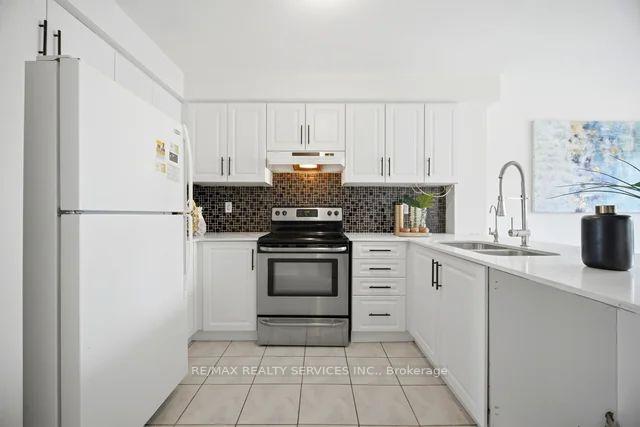 Photo 11 of 75 Wilmont Court, Brampton, Fletcher's Meadow — HOMEH