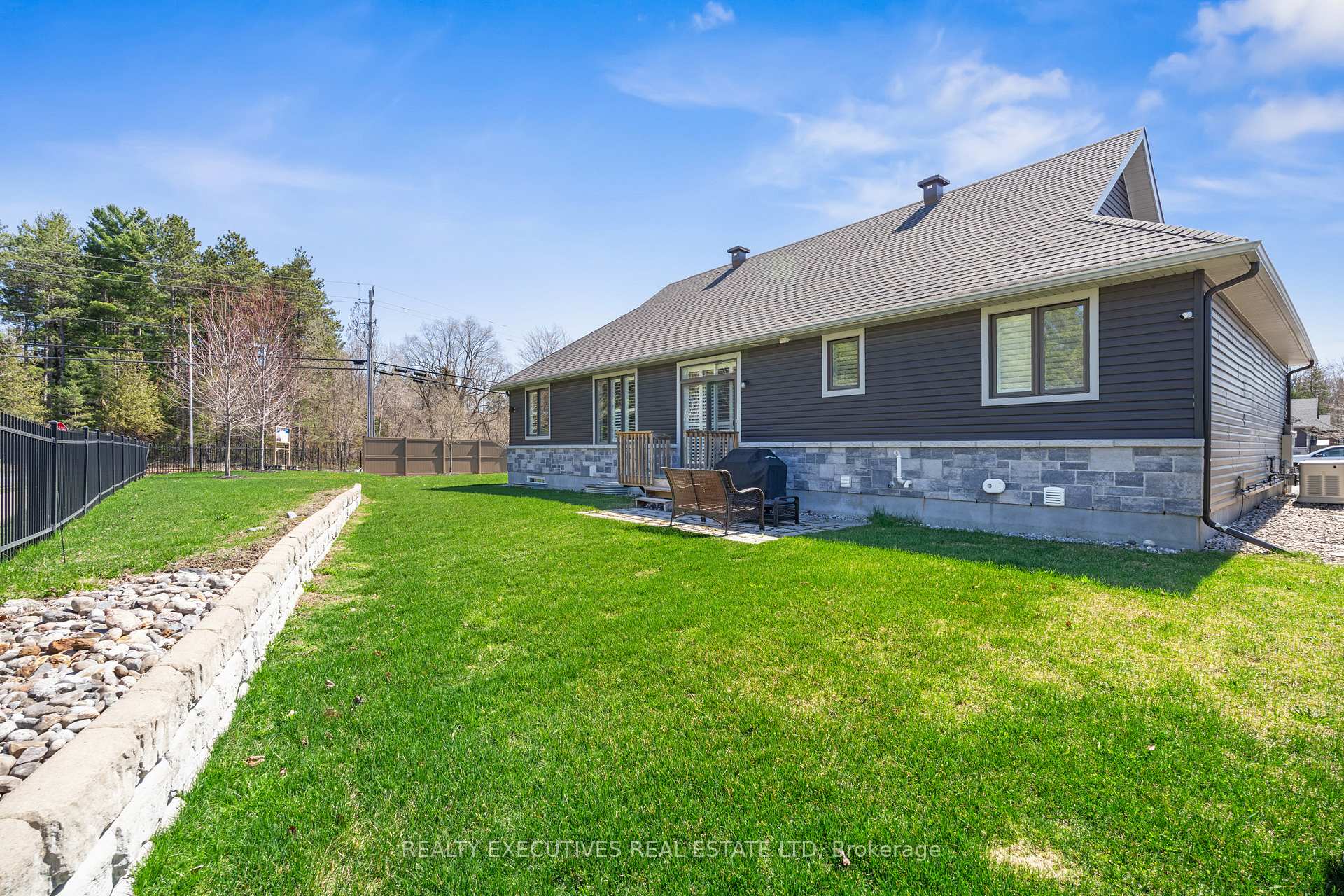 Photo 3 of 90 Magnolia Way, North Grenville, North Grenville Twp (Kemptville South) — HOMEH
