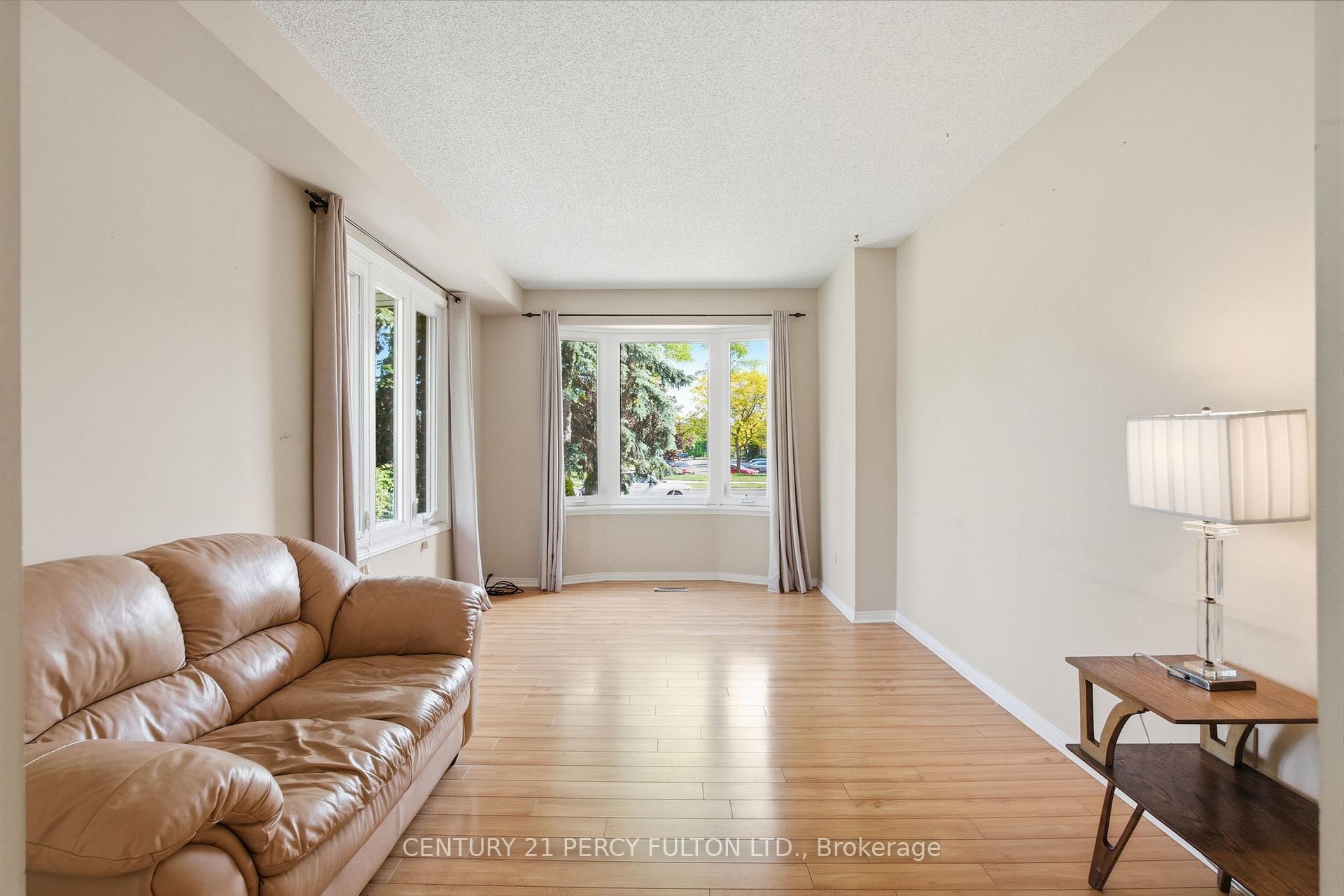 Photo 7 of 208 Conley Street, Vaughan, Lakeview Estates — HOMEH
