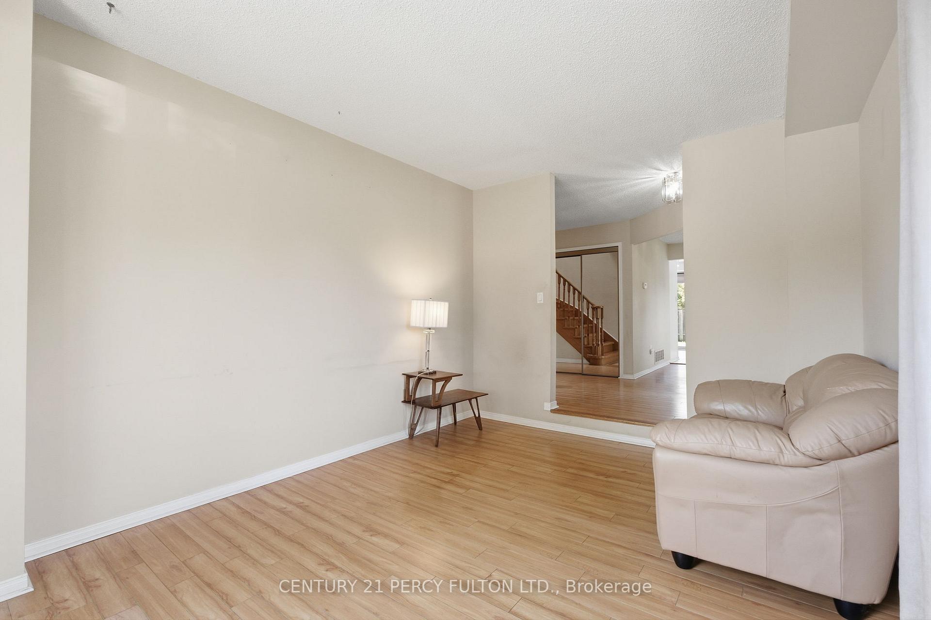 Photo 8 of 208 Conley Street, Vaughan, Lakeview Estates — HOMEH