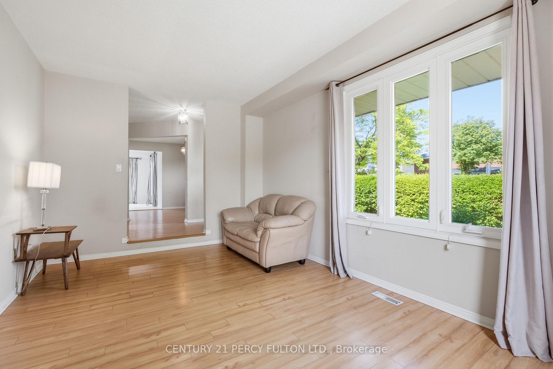 Photo 9 of 208 Conley Street, Vaughan, Lakeview Estates — HOMEH