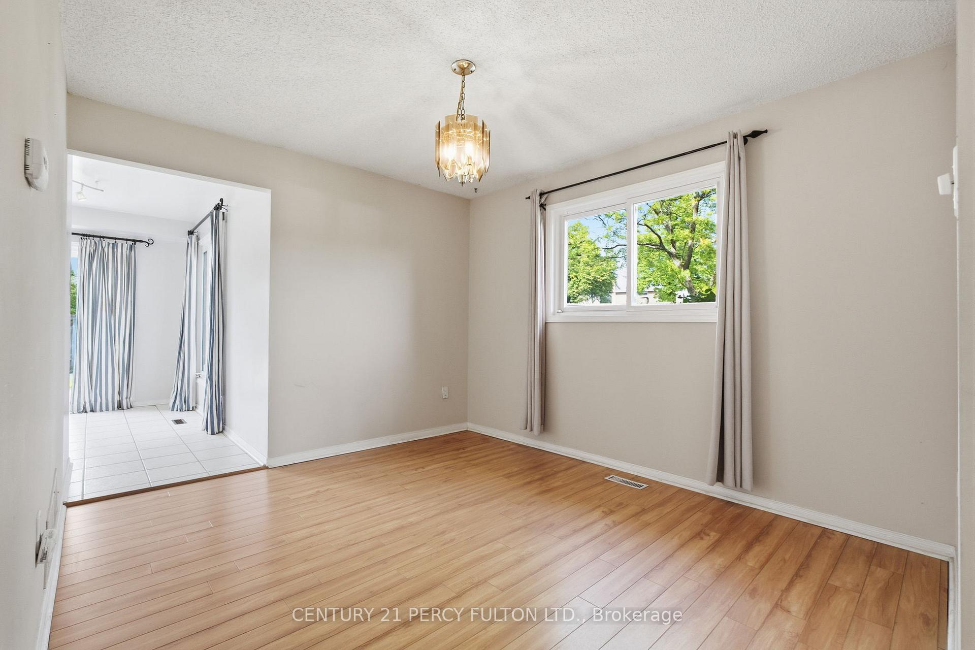 Photo 10 of 208 Conley Street, Vaughan, Lakeview Estates — HOMEH