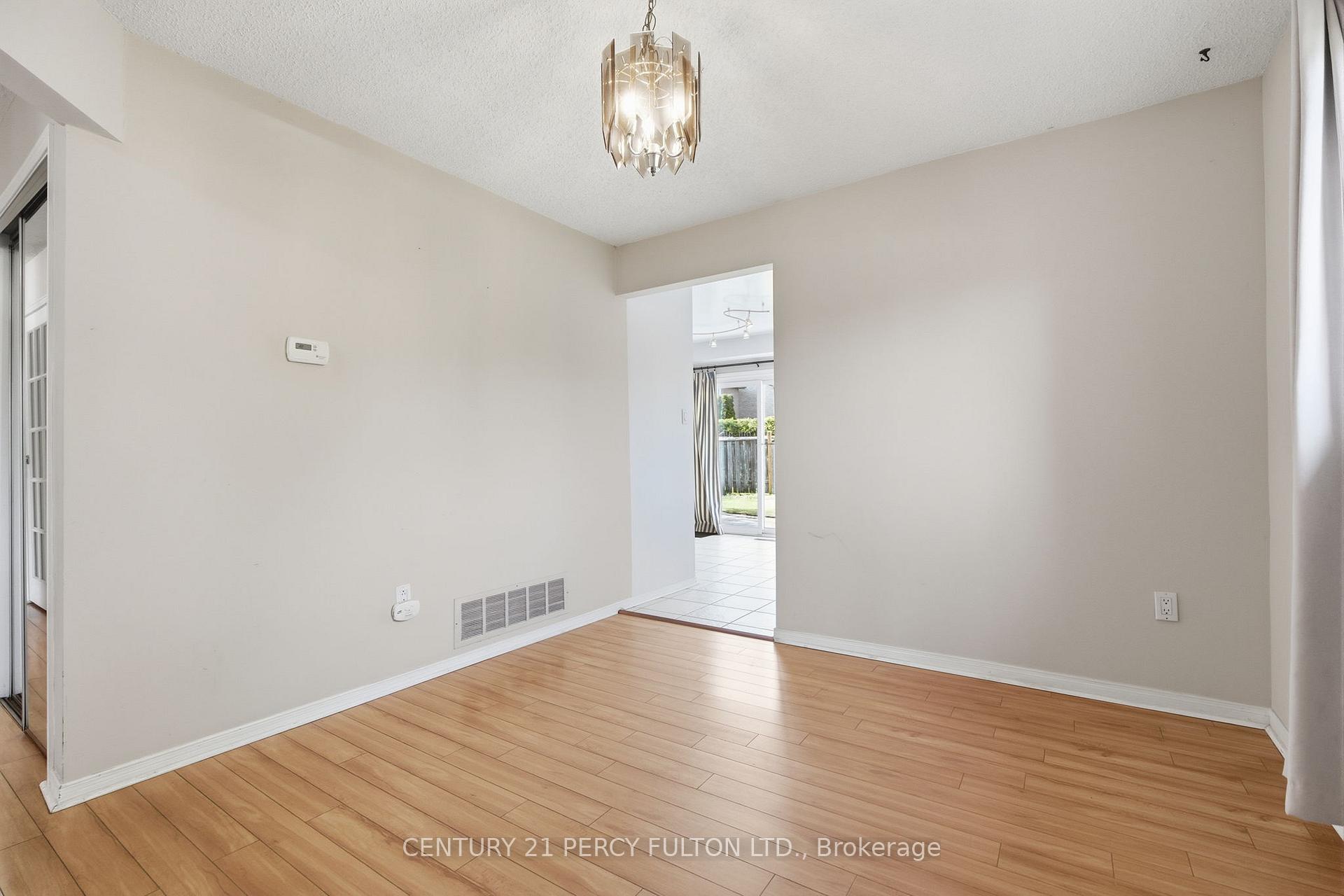 Photo 11 of 208 Conley Street, Vaughan, Lakeview Estates — HOMEH